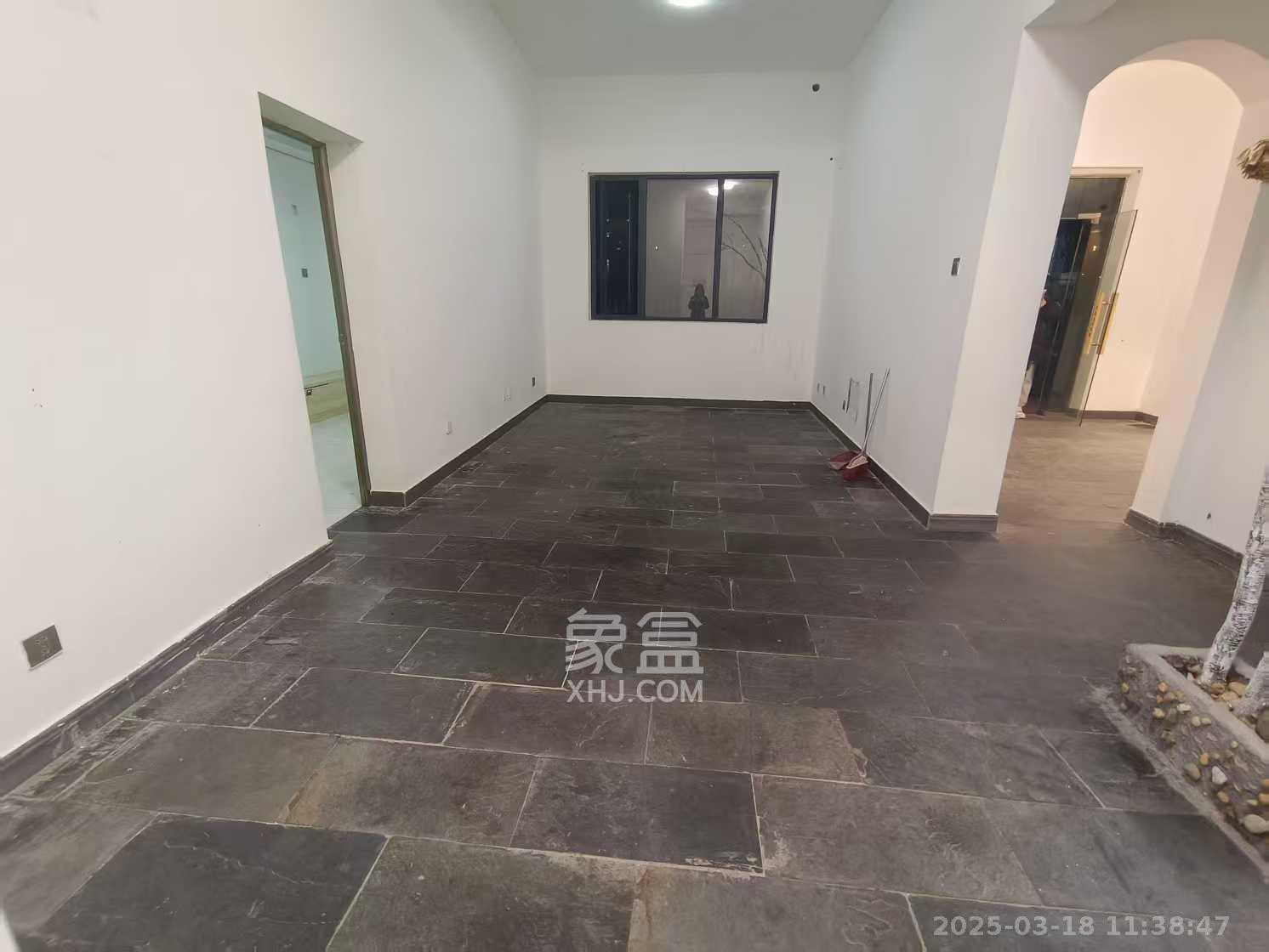 阳光100三期 3室2厅2卫 4000.0元/月 阳光100三期 3室2厅2卫 4000.0元/月室内图