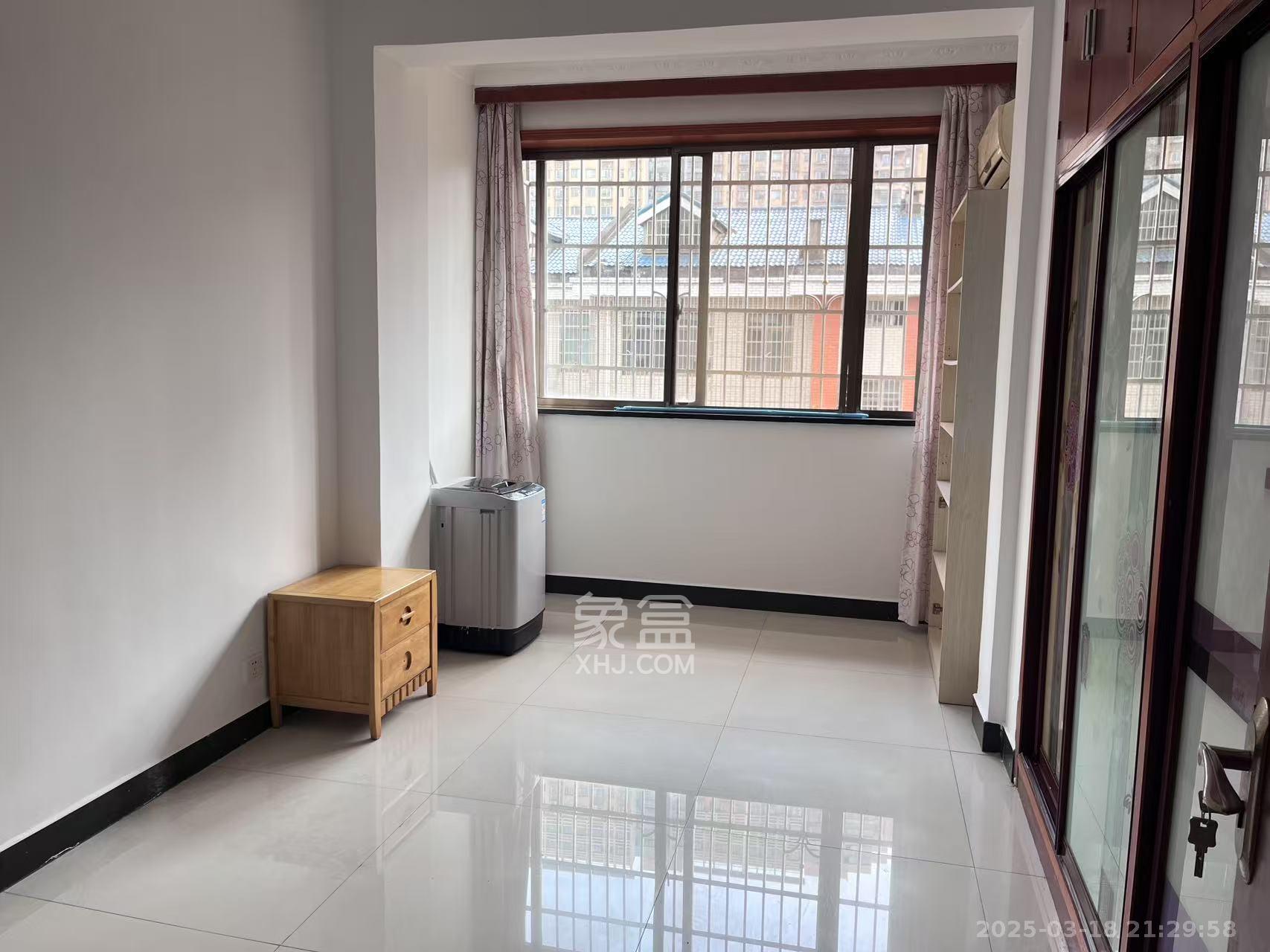 洪西安置小区(洪缘小区)  3室2厅1卫    2000.0元/月 洪西安置小区(洪缘小区)  3室2厅1卫    2000.0元/月室内图