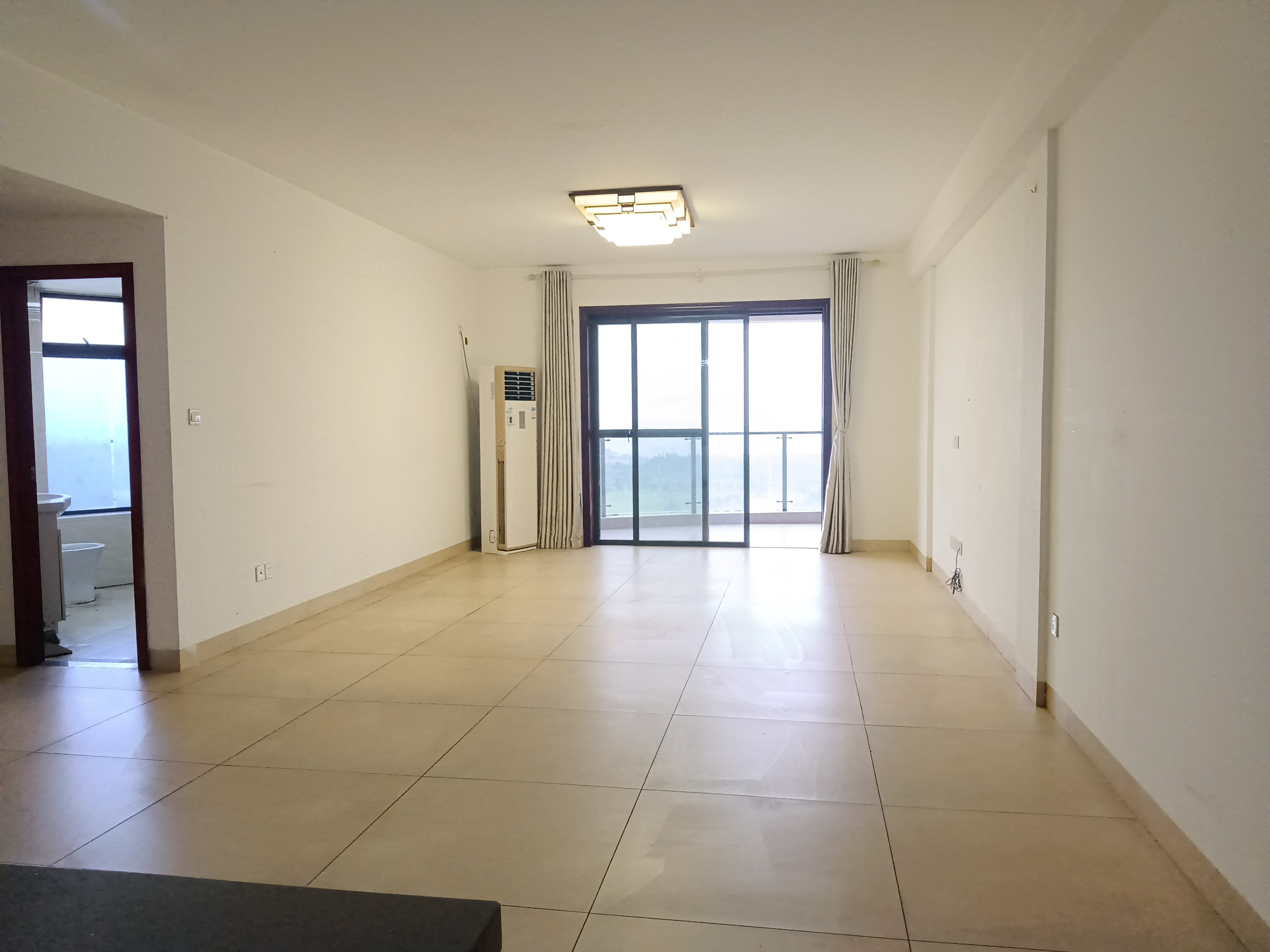 宝华海景 3室2厅2卫 4000.0元/月 宝华海景 3室2厅2卫 4000.0元/月室内图