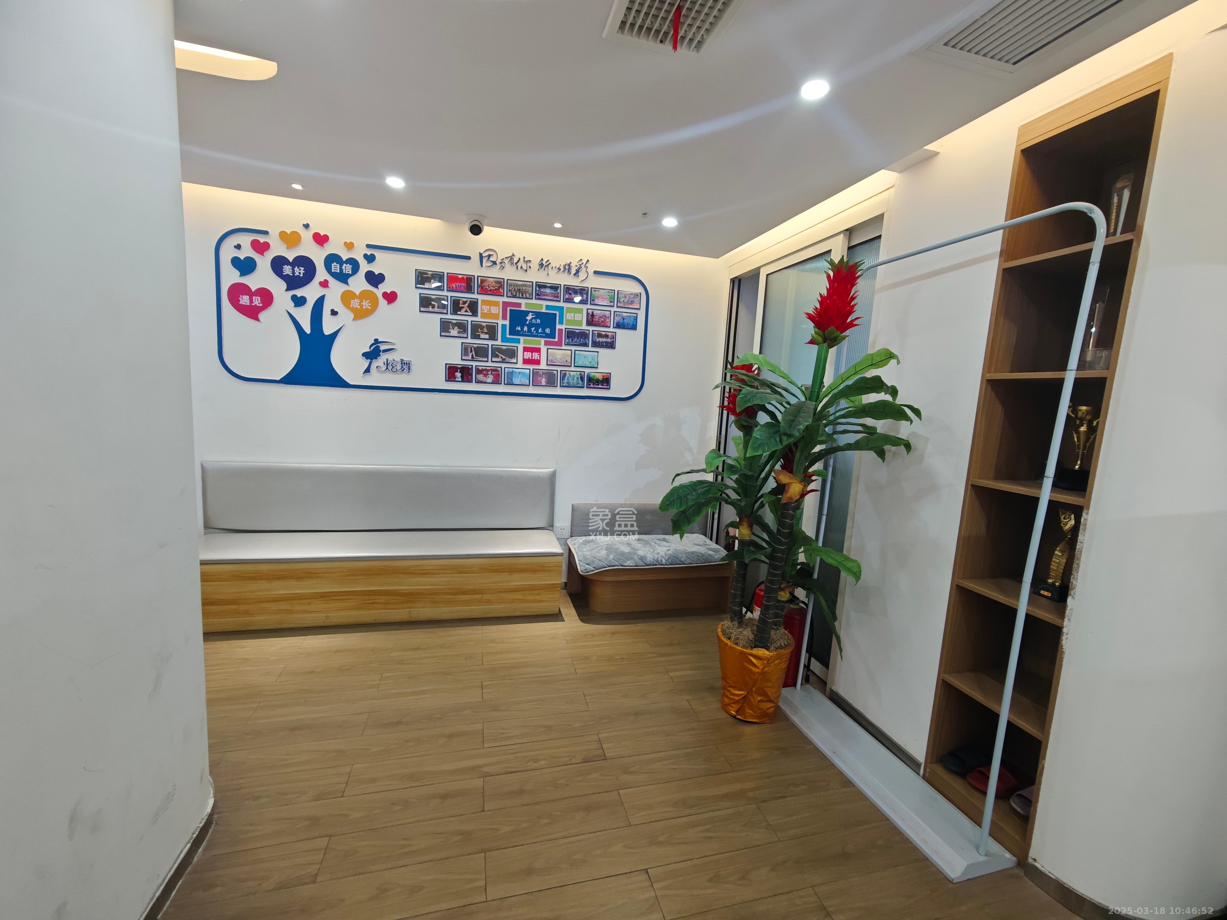 青年才郡(盈安大厦)  6室1厅1卫    10000.0元/月 青年才郡(盈安大厦)  6室1厅1卫    10000.0元/月室内图