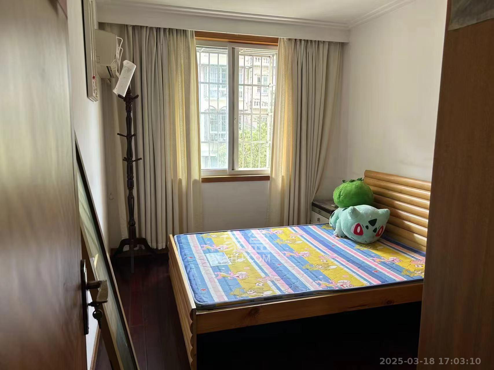 景湾小区（井湾小区）  3室2厅2卫   1800.00元/月室内图