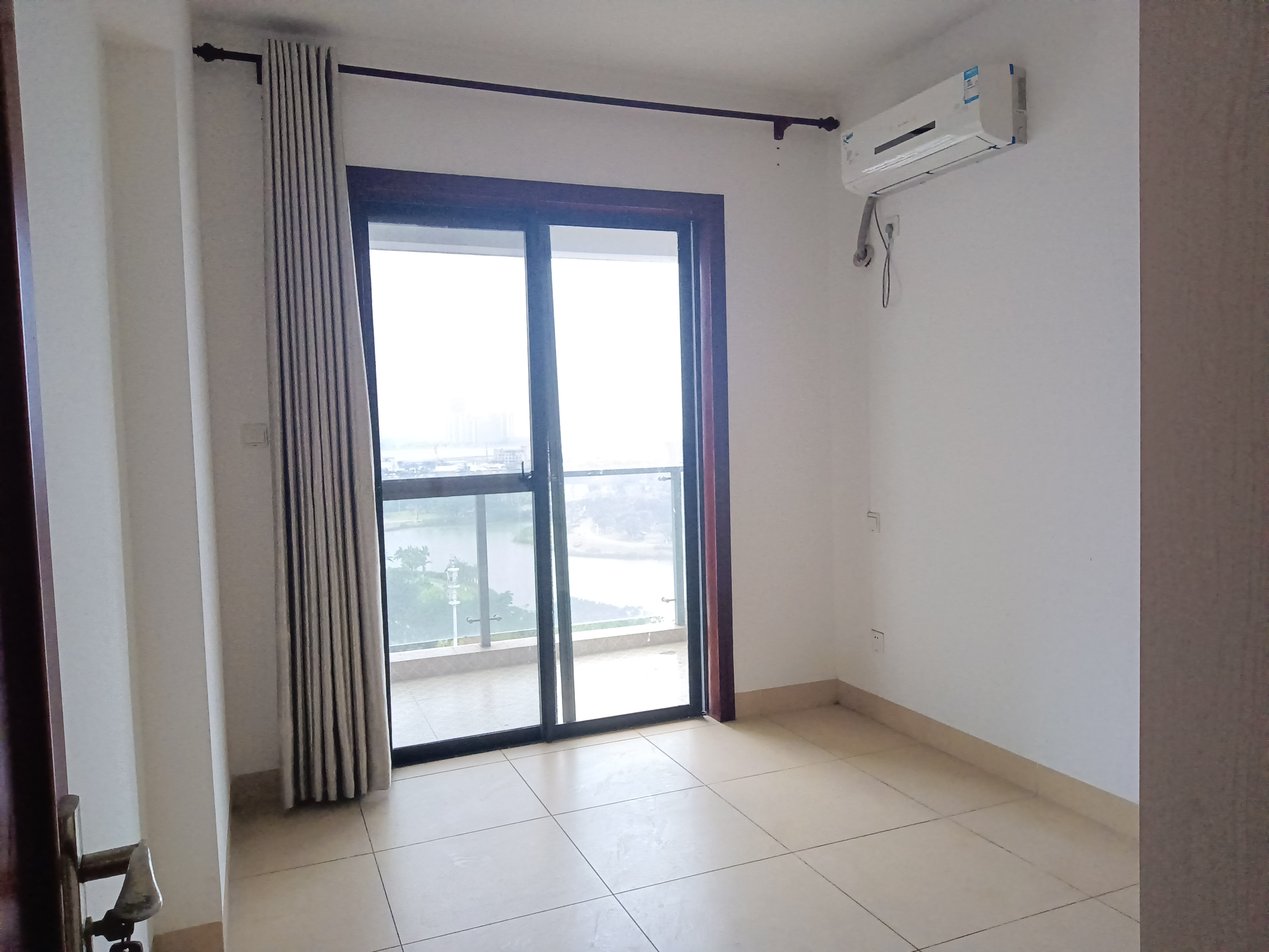 宝华海景 3室2厅2卫 4000.0元/月 宝华海景 3室2厅2卫 4000.0元/月室内图