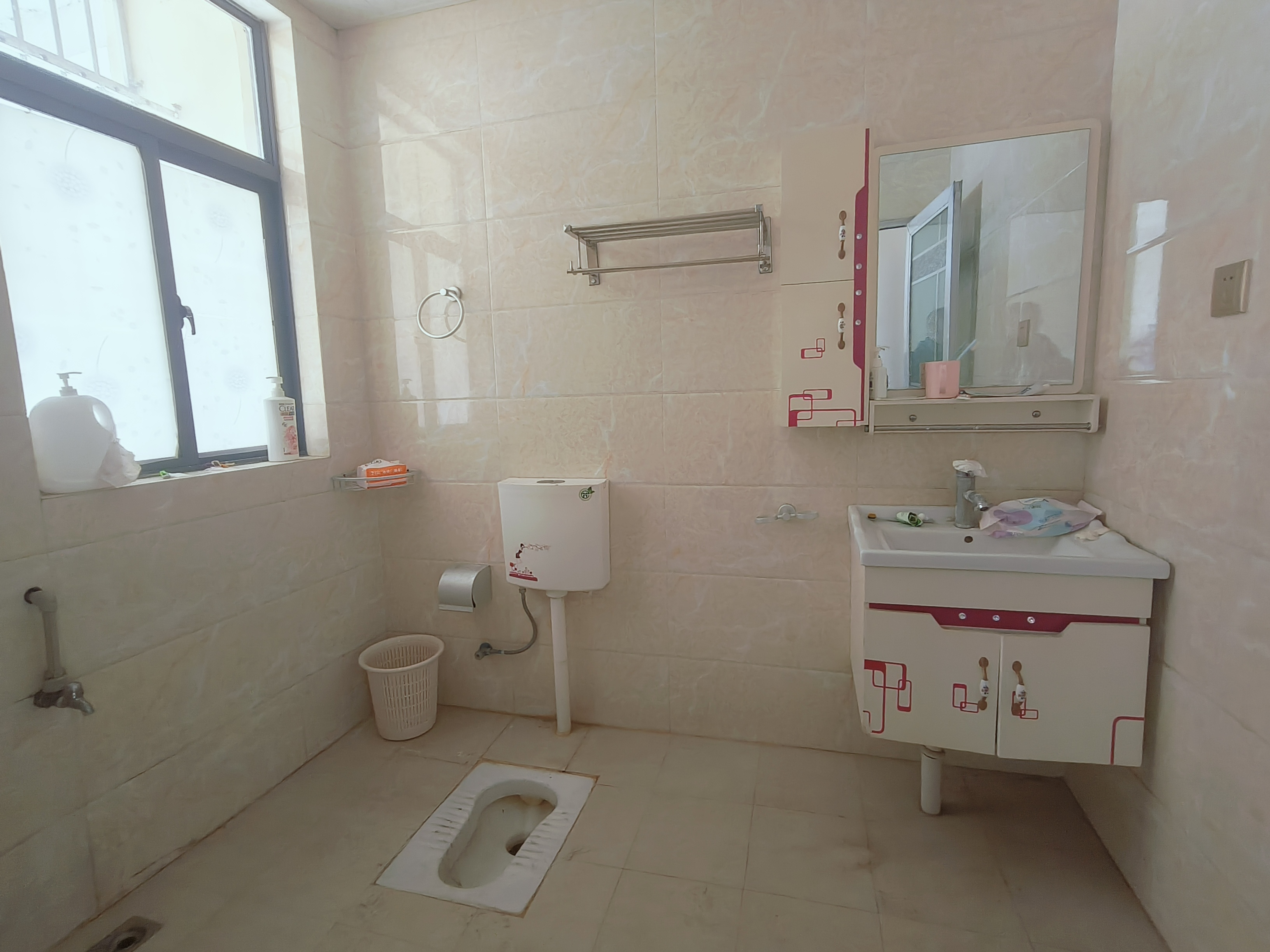 天门壹号  4室2厅2卫    1600.0元/月 天门壹号  4室2厅2卫    1600.0元/月室内图