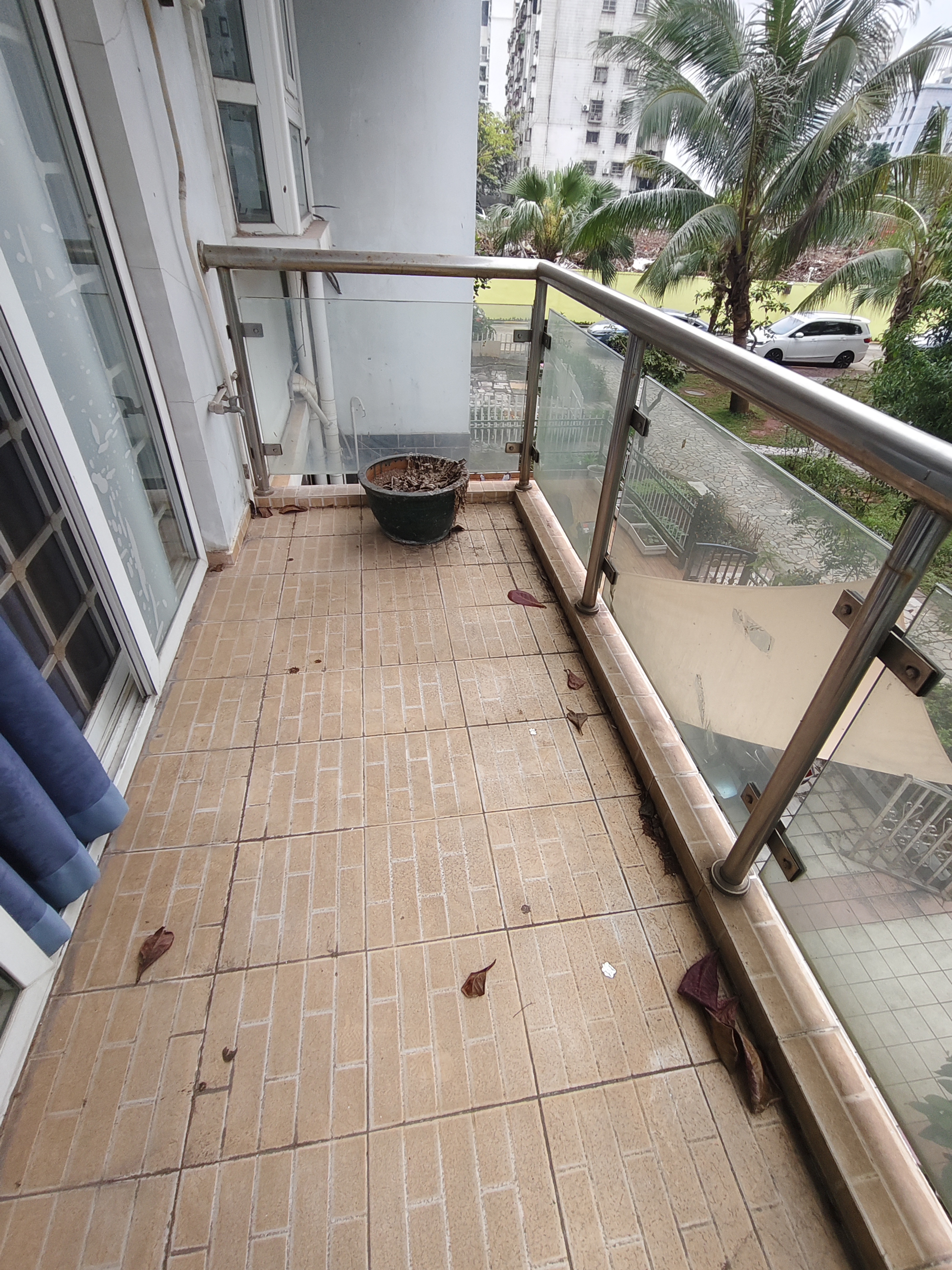 金盘雅苑 5室2厅3卫 330.0万 金盘雅苑 5室2厅3卫 330.0万客厅