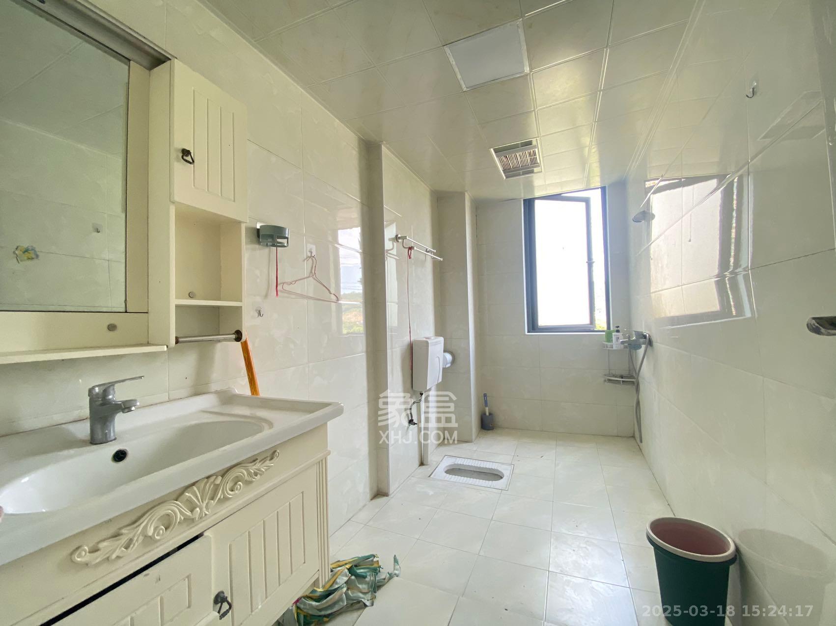 莱茵城 3室2厅1卫 2600.0元/月 莱茵城 3室2厅1卫 2600.0元/月室内图