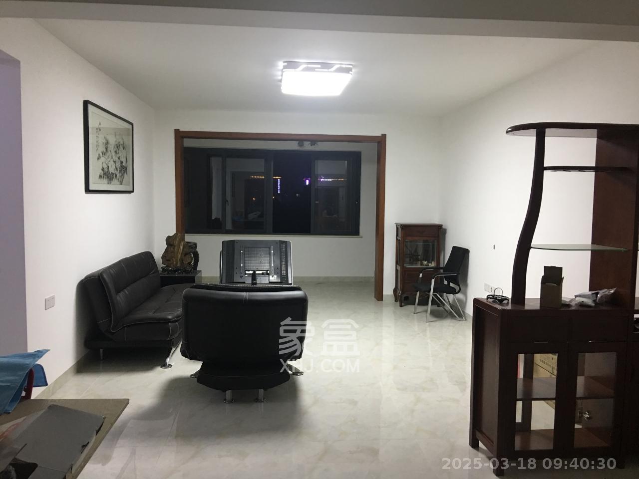 上庭苑 3室2厅2卫 2300.0元/月 上庭苑 3室2厅2卫 2300.0元/月室内图