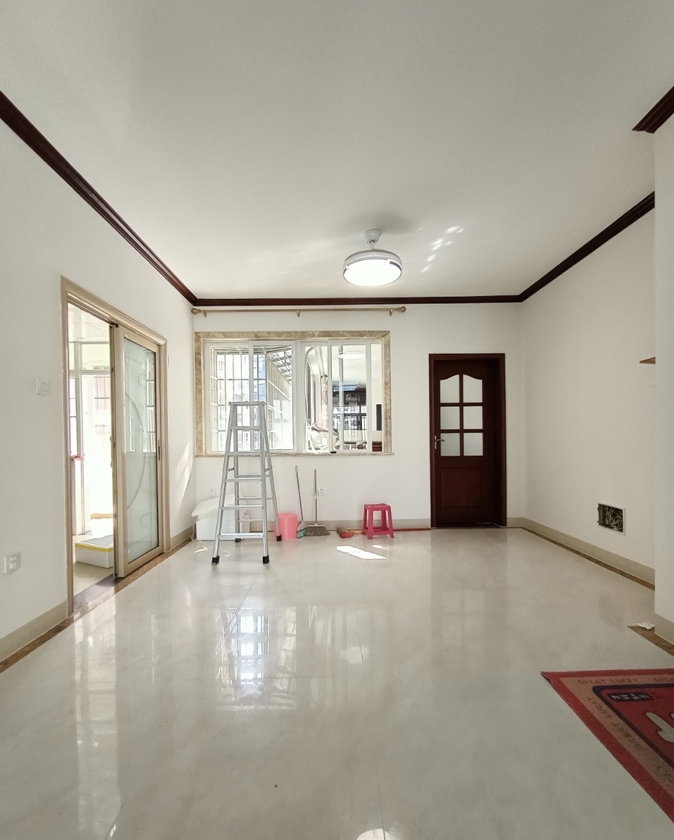 伊甸家园 4室2厅2卫 209.0万 伊甸家园 4室2厅2卫 209.0万客厅