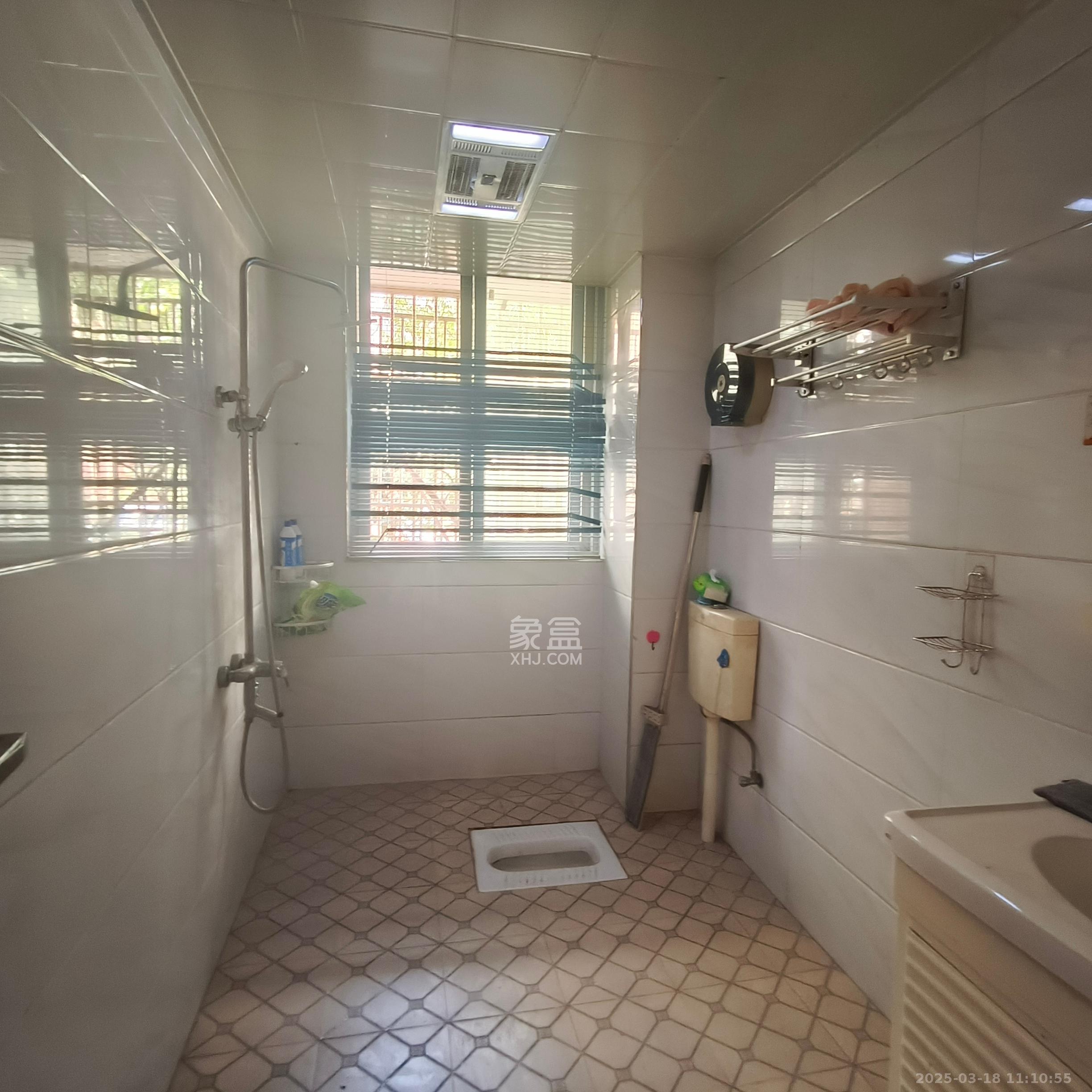 和润园一、二期 3室2厅2卫 2100.0元/月 和润园一、二期 3室2厅2卫 2100.0元/月室内图