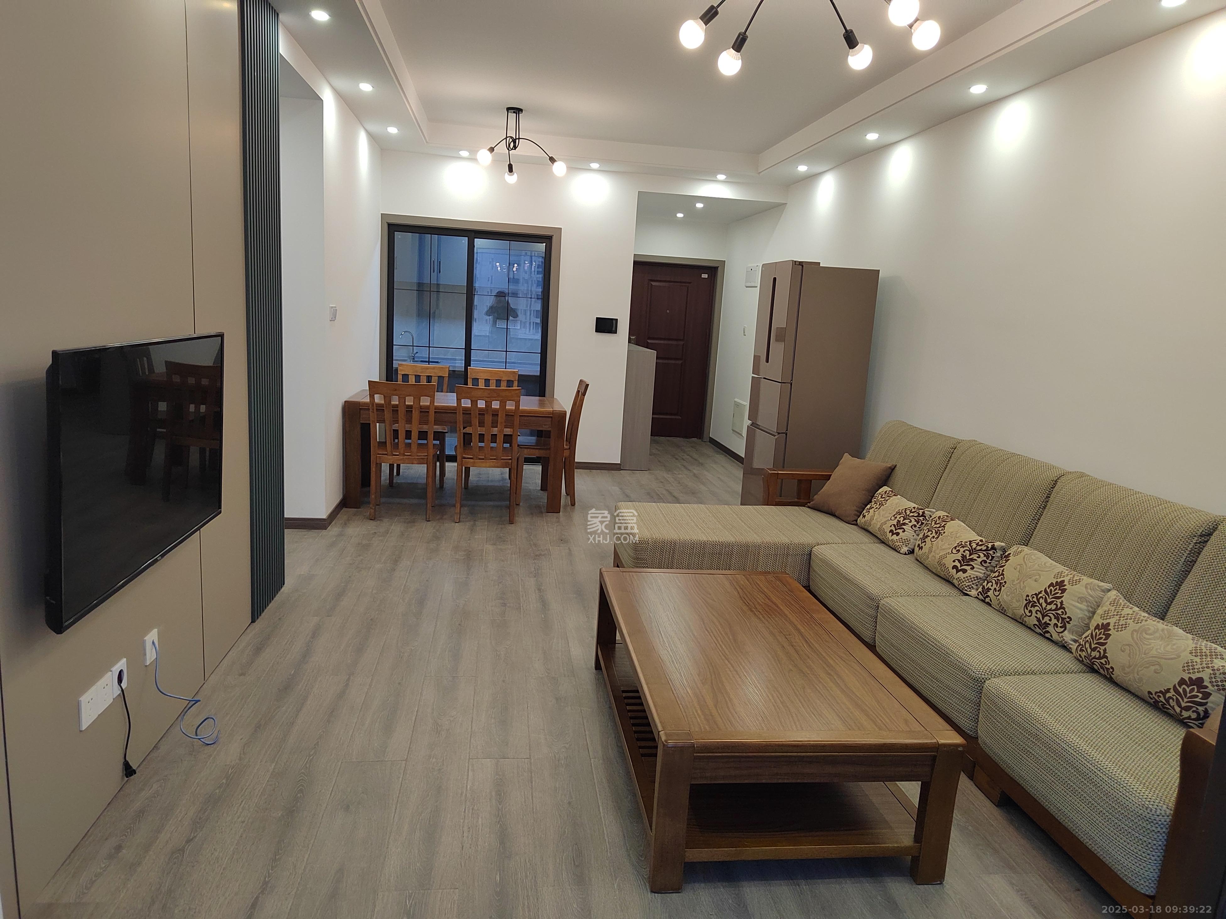 江山帝景雅典  3室2厅2卫   2800.00元/月室内图