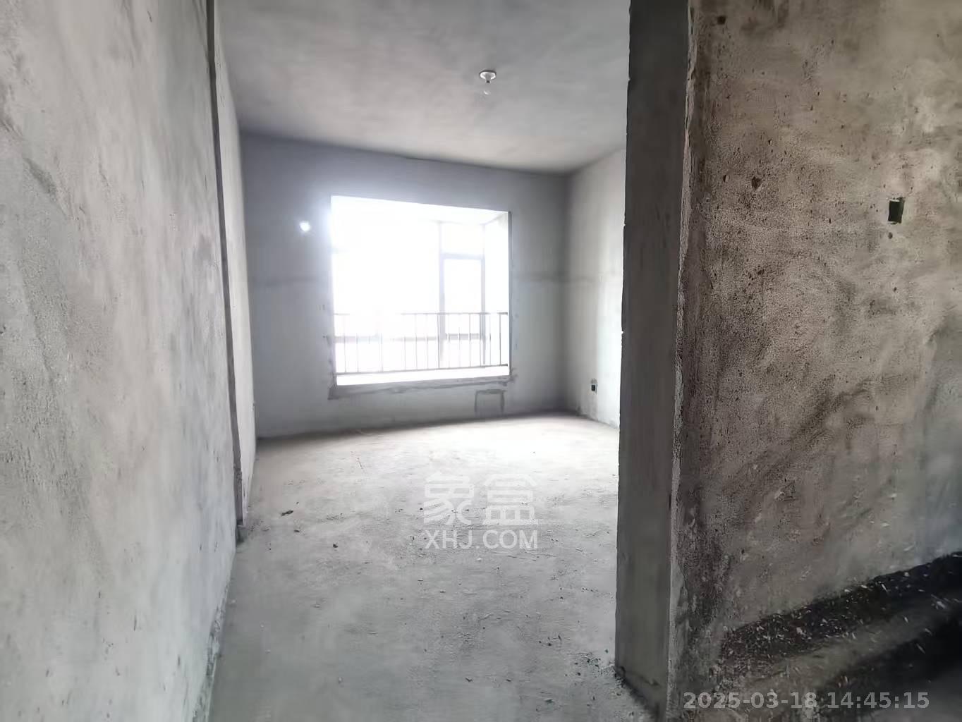 天元美居乐 5室2厅2卫 72.0万 天元美居乐 5室2厅2卫 72.0万客厅