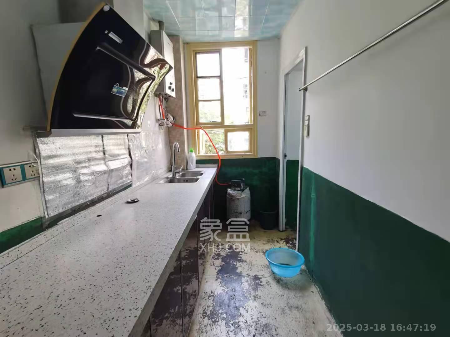 建湘新村 1室1厅1卫 1100.0元/月 建湘新村 1室1厅1卫 1100.0元/月室内图