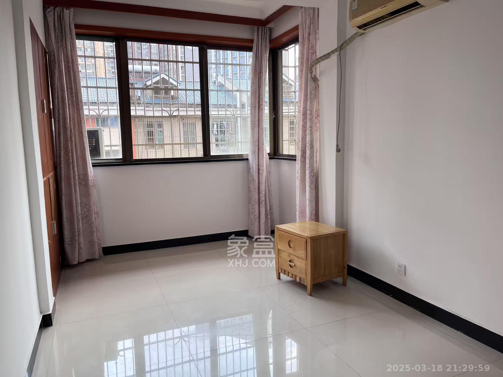 洪西安置小区(洪缘小区)  3室2厅1卫    2000.0元/月 洪西安置小区(洪缘小区)  3室2厅1卫    2000.0元/月室内图