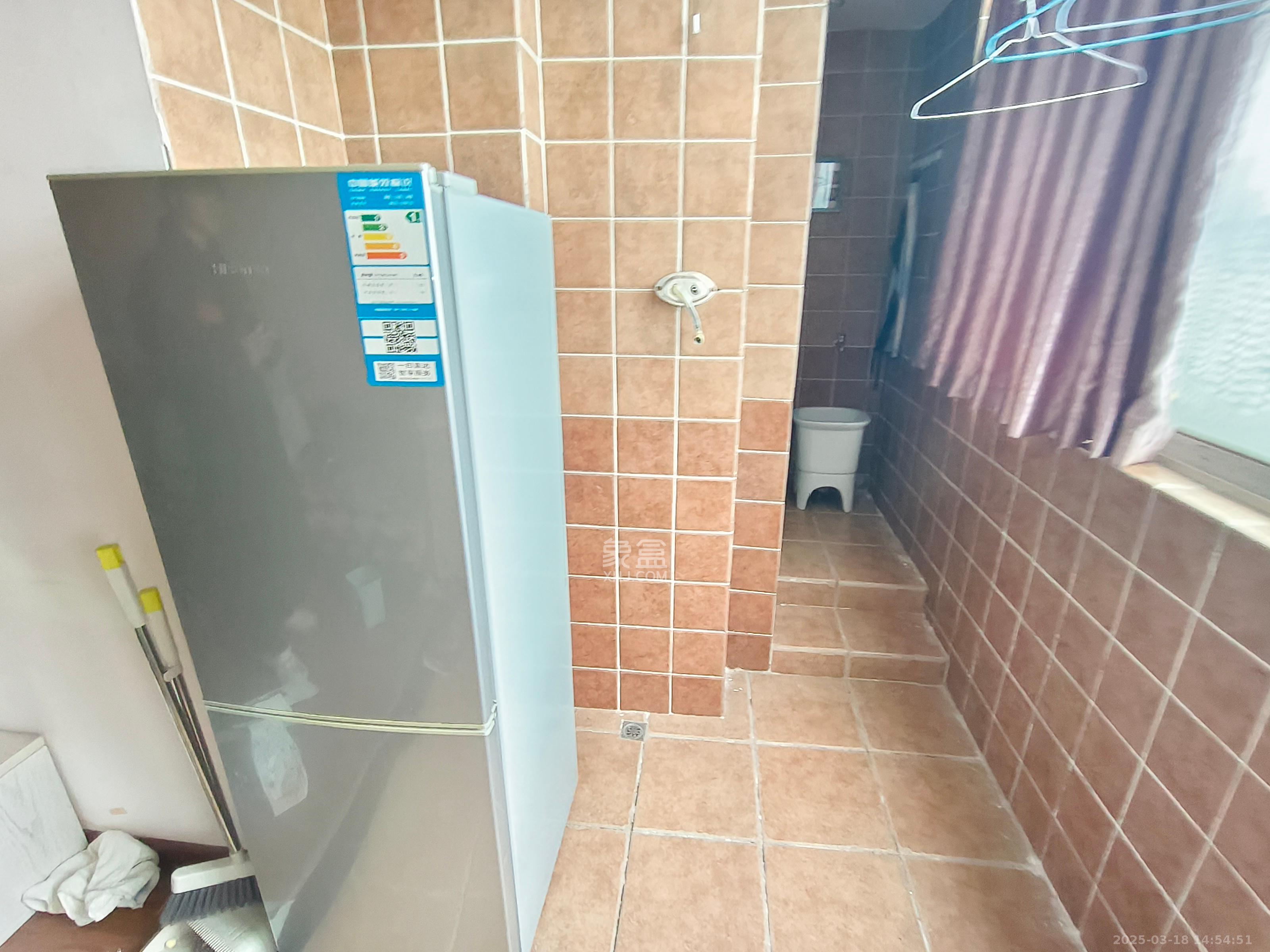 观湖公寓  1室1厅1卫   1700.00元/月室内图