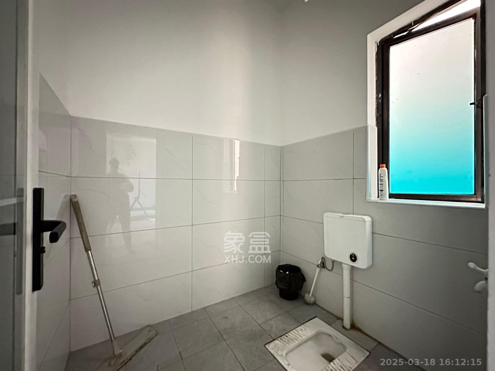 保利麓谷林语G区  5室3厅2卫   4200.00元/月室内图
