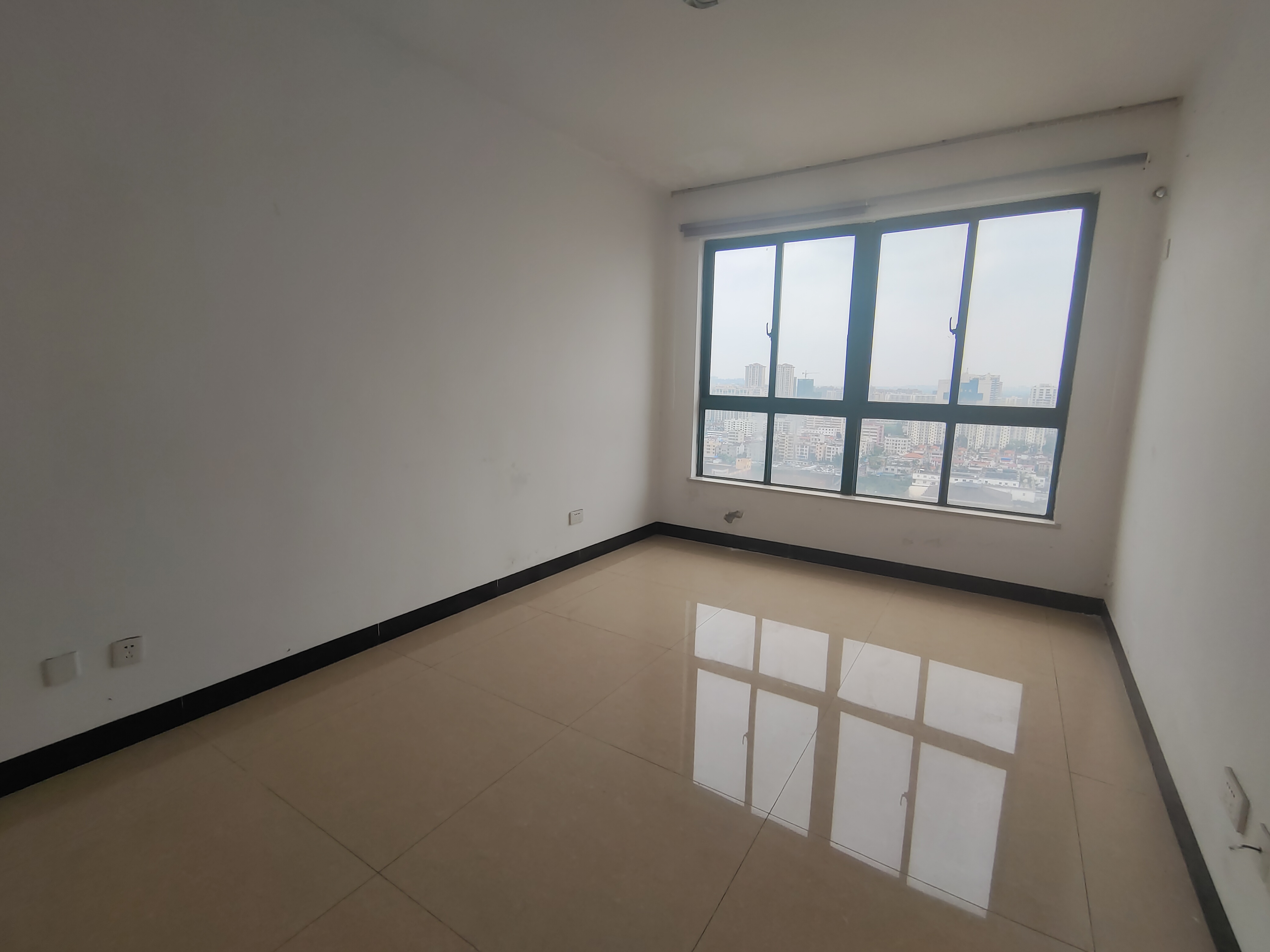 广电家园小区(南沙路) 6室2厅3卫 7000.0元/月 广电家园小区(南沙路) 6室2厅3卫 7000.0元/月室内图