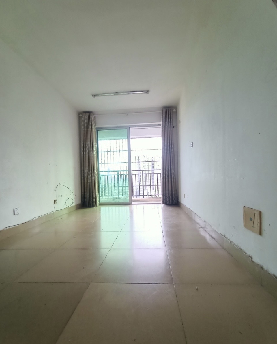 长堤明珠  1室1厅1卫    65.0万 长堤明珠  1室1厅1卫    65.0万客厅