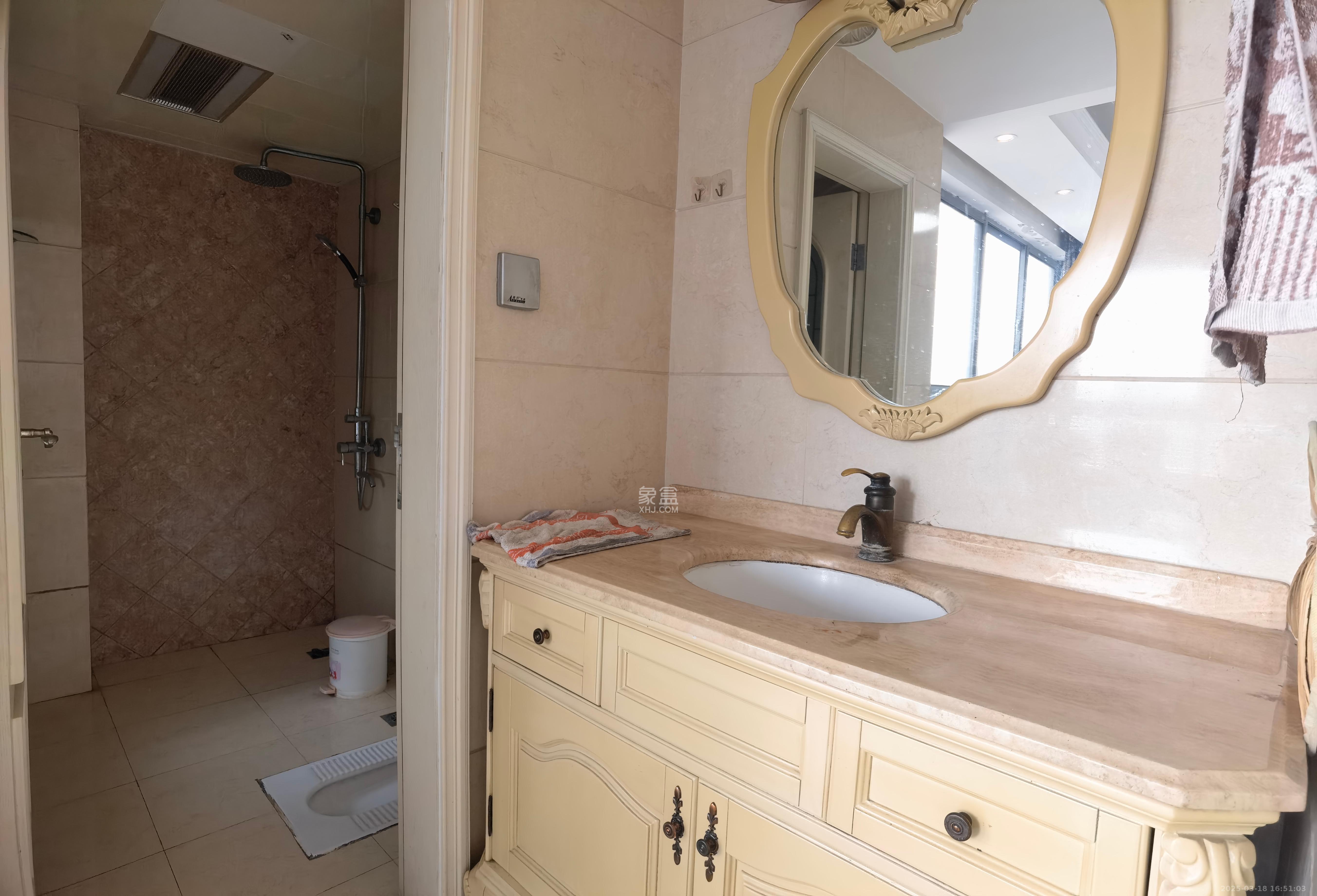 建鸿达华都(华都小户型及大华写字楼) 4室2厅3卫 6000.0元/月 建鸿达华都(华都小户型及大华写字楼) 4室2厅3卫 6000.0元/月室内图