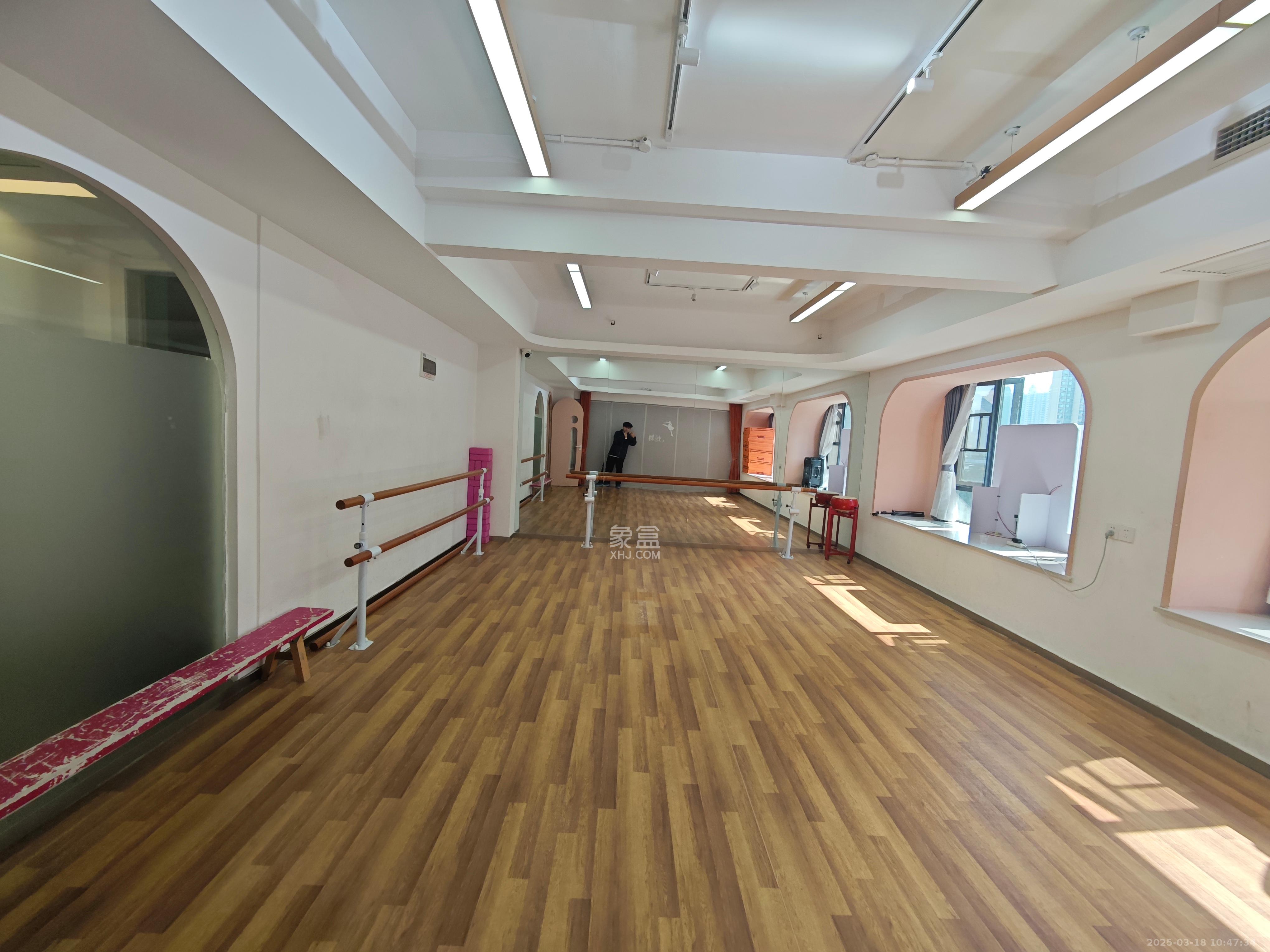 青年才郡(盈安大厦) 6室1厅1卫 10000.0元/月 青年才郡(盈安大厦) 6室1厅1卫 10000.0元/月室内图