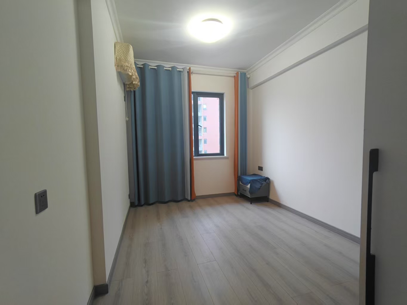 会龙山溪谷(住宅)  3室1厅2卫    2000.0元/月 会龙山溪谷(住宅)  3室1厅2卫    2000.0元/月室内图