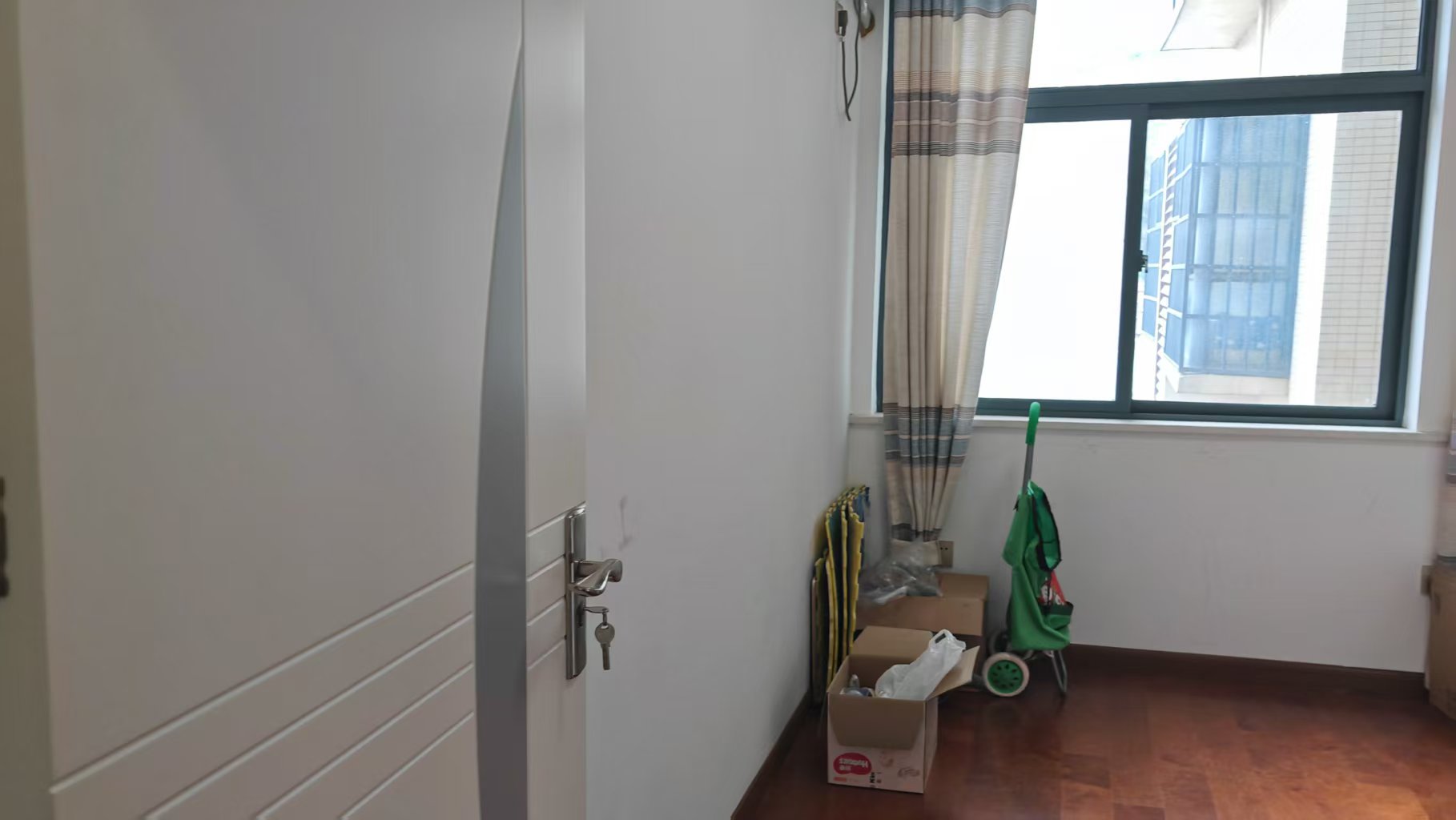 丽景天下一期 4室2厅2卫 2000.0元/月 丽景天下一期 4室2厅2卫 2000.0元/月室内图