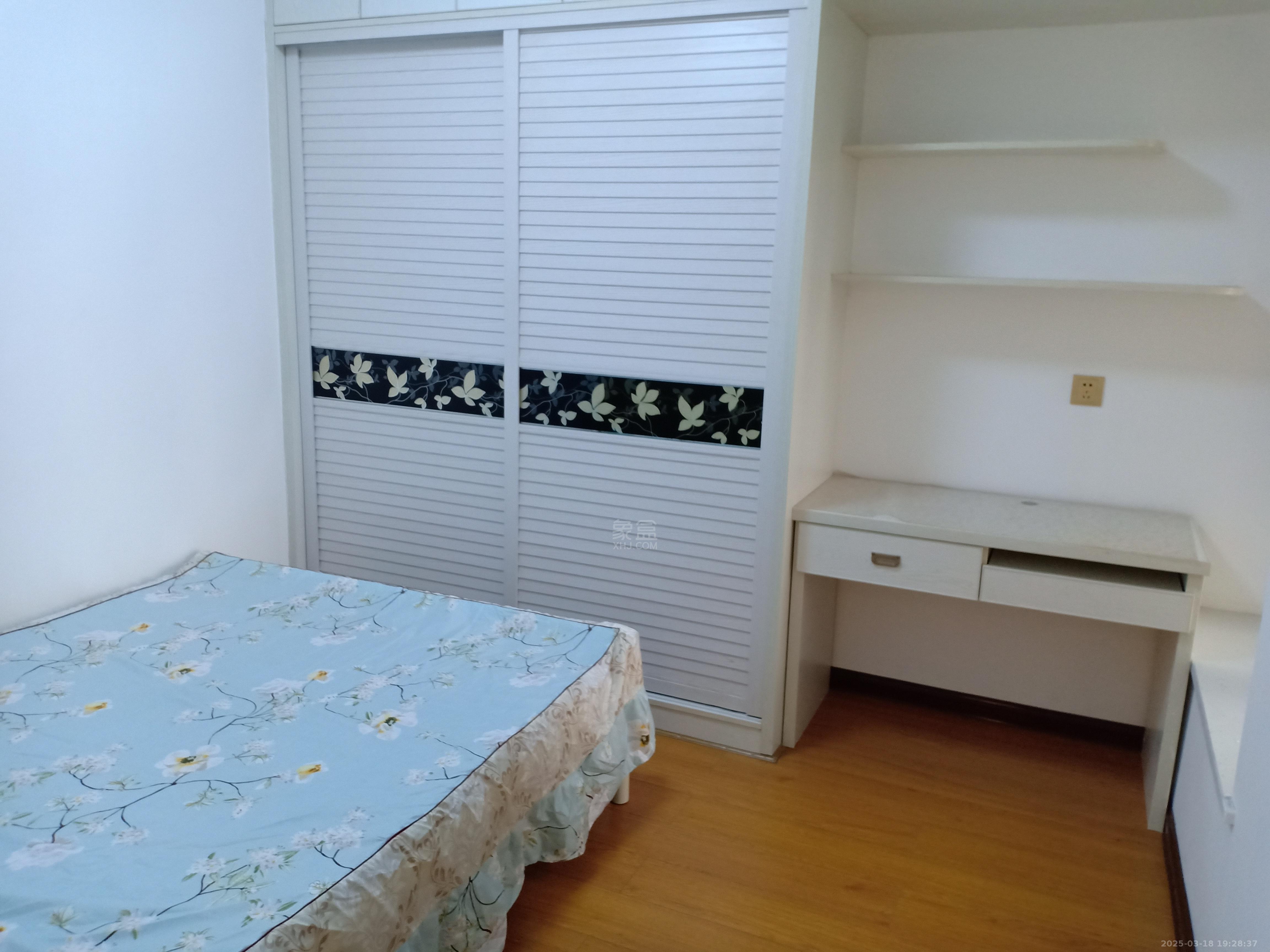 美的城四期  3室2厅1卫   2000.00元/月室内图
