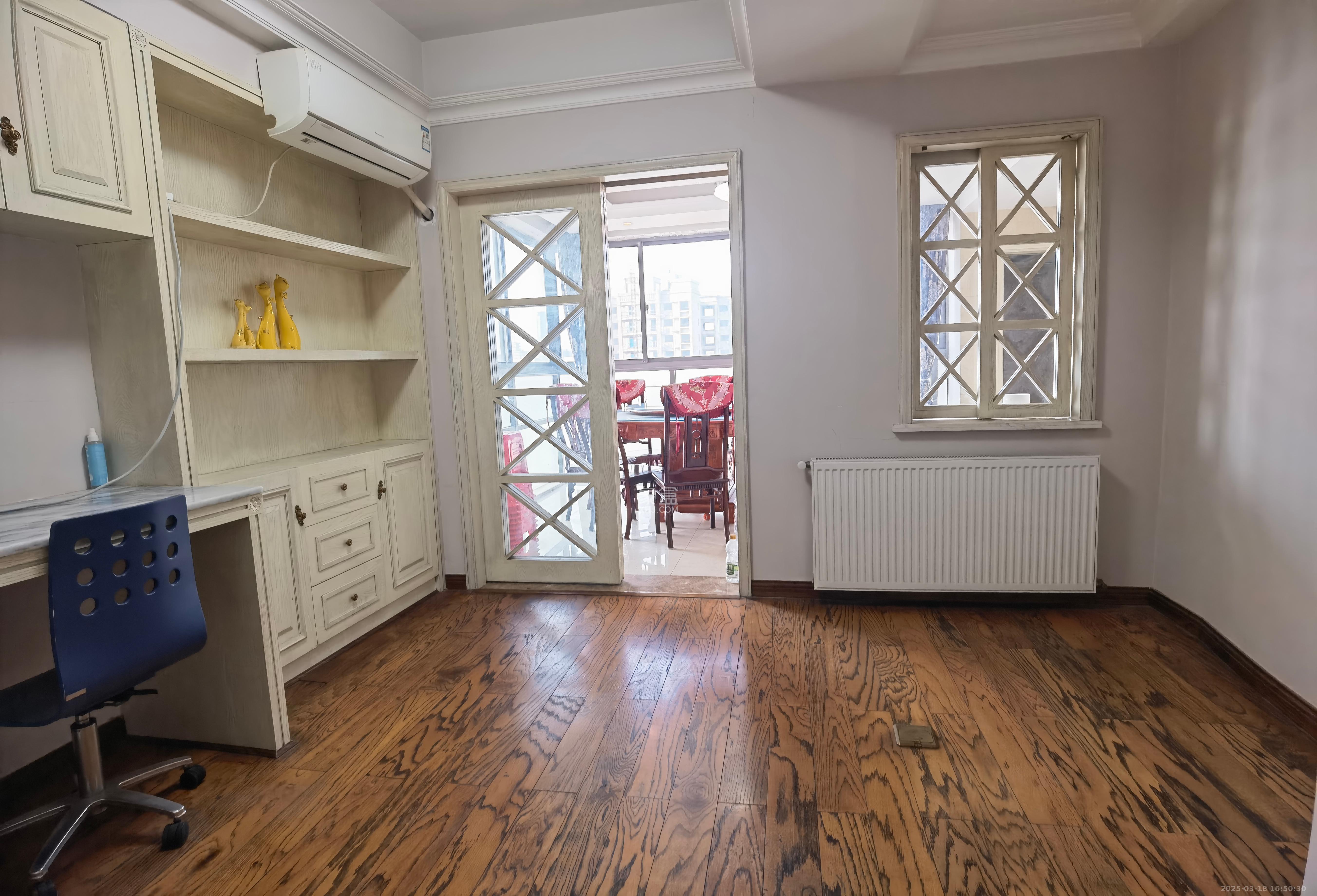 建鸿达华都(华都小户型及大华写字楼) 4室2厅3卫 6000.0元/月 建鸿达华都(华都小户型及大华写字楼) 4室2厅3卫 6000.0元/月室内图