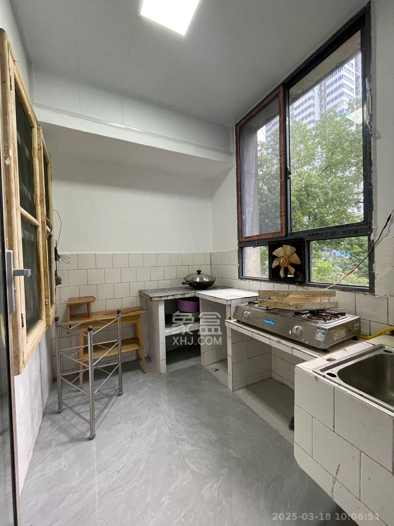 人保财产湖南分公司宿舍 3室1厅1卫 2200.0元/月 人保财产湖南分公司宿舍 3室1厅1卫 2200.0元/月室内图