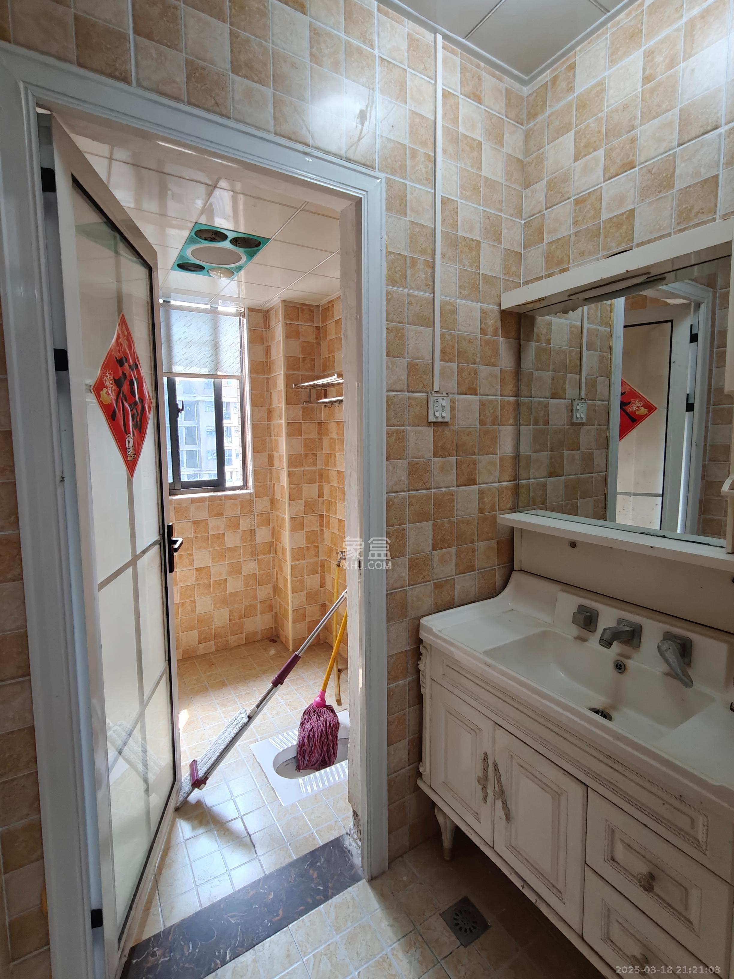 名家翡翠花园  4室2厅2卫    1700.0元/月 名家翡翠花园  4室2厅2卫    1700.0元/月室内图