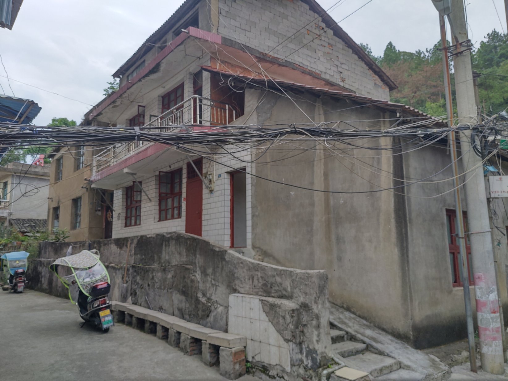 市中心散盘  5室2厅2卫    88.0万 市中心散盘  5室2厅2卫    88.0万客厅