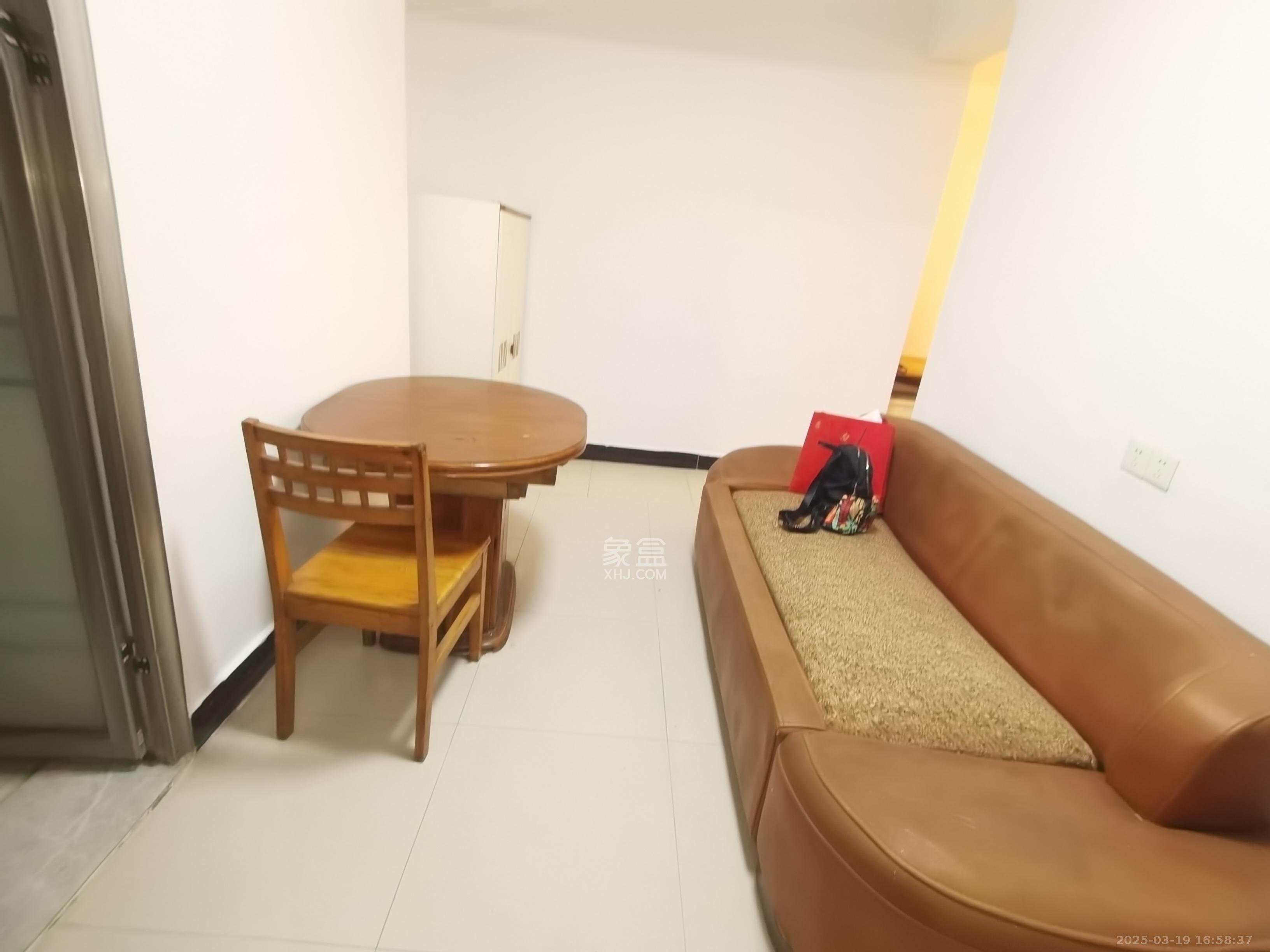 人才楼 2室1厅1卫 1400.0元/月 人才楼 2室1厅1卫 1400.0元/月室内图