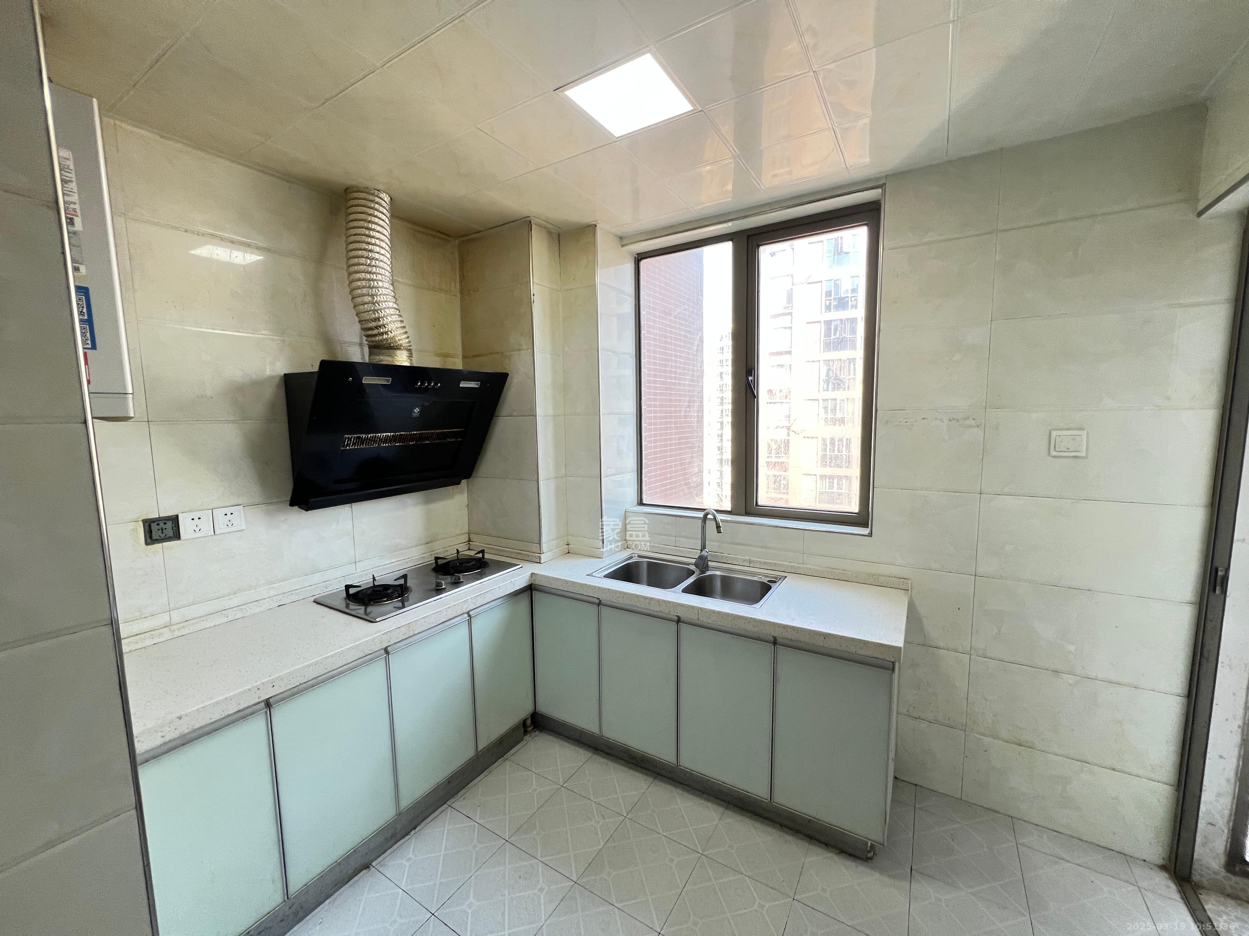 富兴嘉城(富兴汇中央) 3室2厅2卫 3000.0元/月 富兴嘉城(富兴汇中央) 3室2厅2卫 3000.0元/月室内图