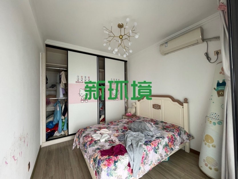 韦斯特城市花园  4室2厅2卫   99.80万卧室