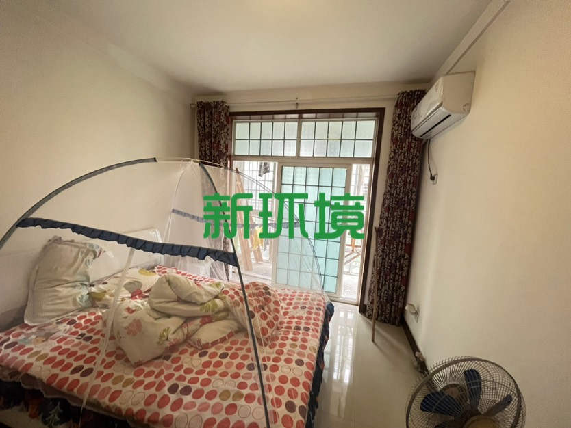 汇景名都  3室2厅2卫   70.00万客厅