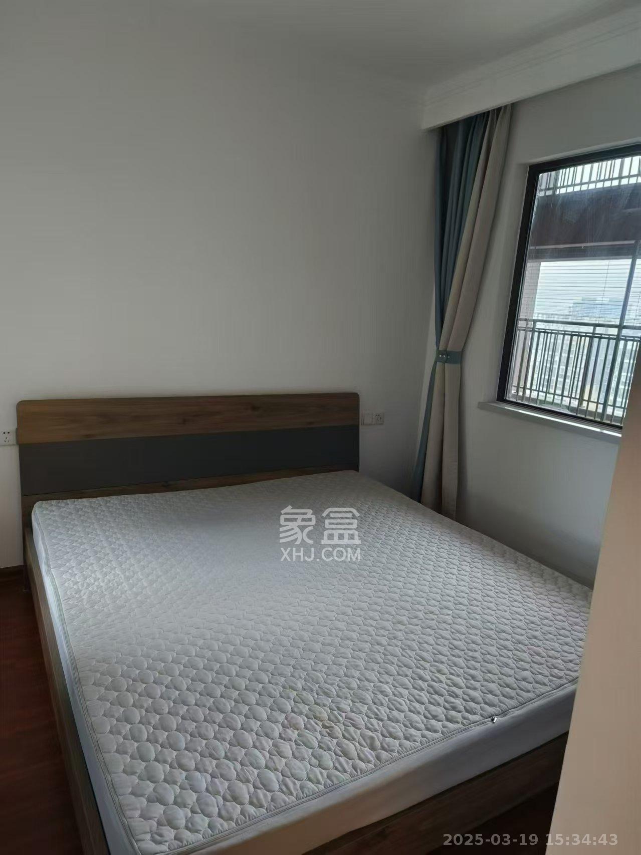 龙湖水晶郦城  3室2厅1卫    3100.0元/月室内图