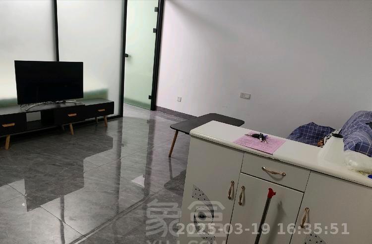 学府时代 2室1厅1卫 1500.0元/月 学府时代 2室1厅1卫 1500.0元/月室内图