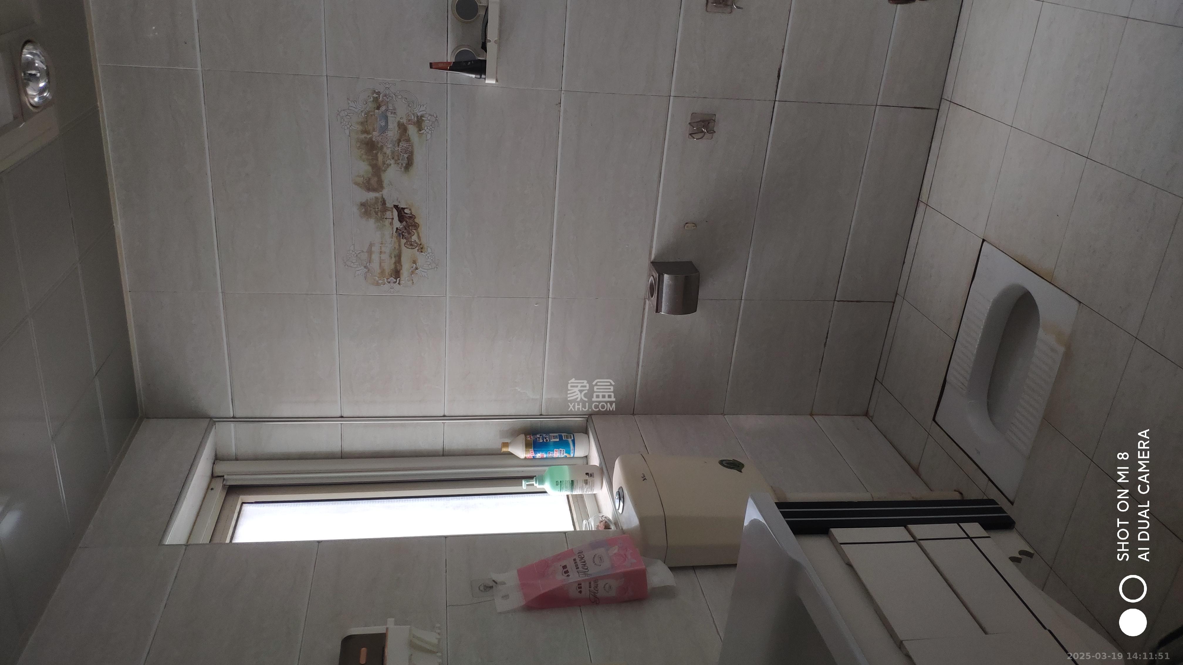 山水湾  3室2厅1卫   1800.00元/月室内图