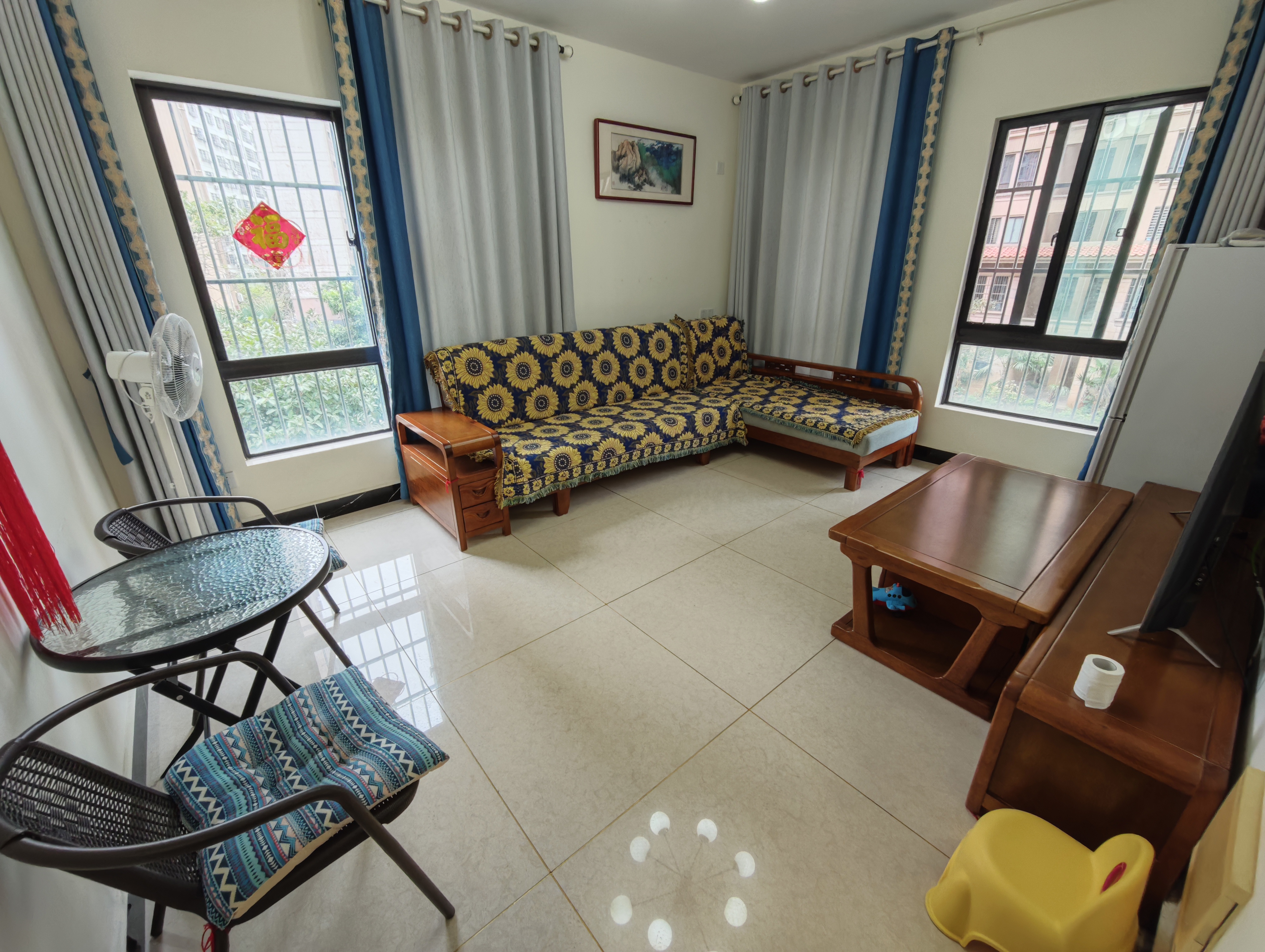 江畔人家 2室2厅1卫 115.0万 江畔人家 2室2厅1卫 115.0万客厅