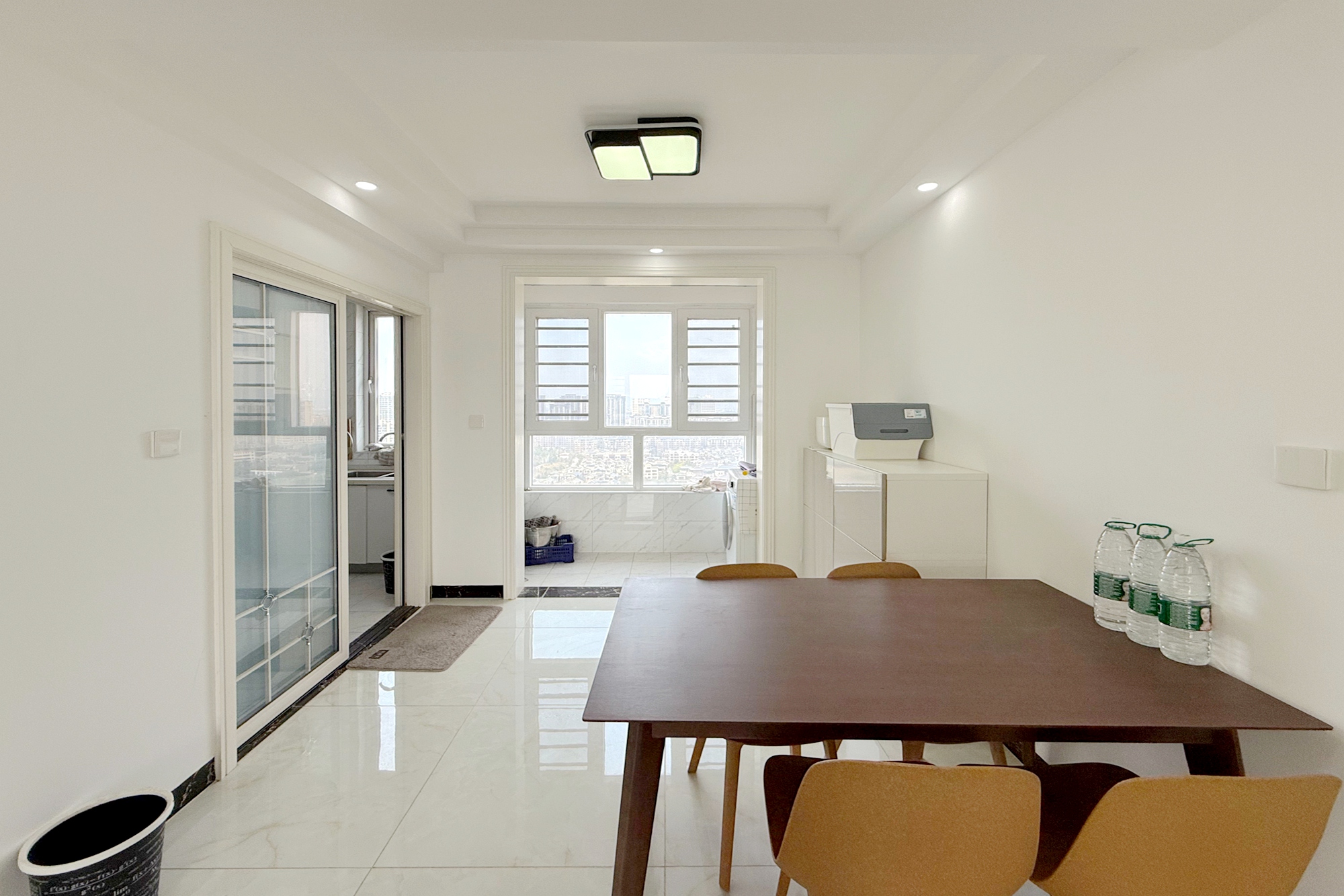 金地三千府(金地湖山樾、金地自在城)  3室2厅1卫    72.0万 金地三千府(金地湖山樾、金地自在城)  3室2厅1卫    72.0万客厅