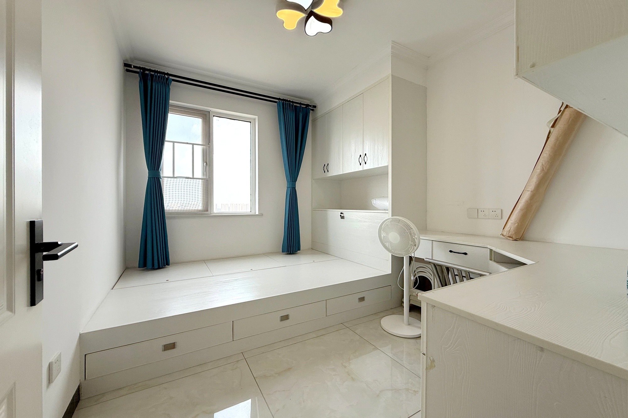 金地三千府(金地湖山樾、金地自在城)  3室2厅1卫    72.0万 金地三千府(金地湖山樾、金地自在城)  3室2厅1卫    72.0万卧室