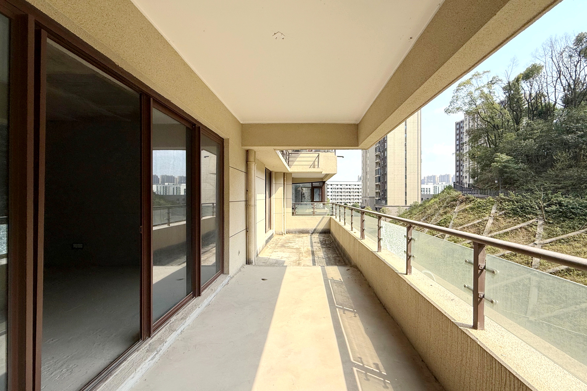 碧桂园御园  5室2厅3卫    158.8万 碧桂园御园  5室2厅3卫    158.8万阳台