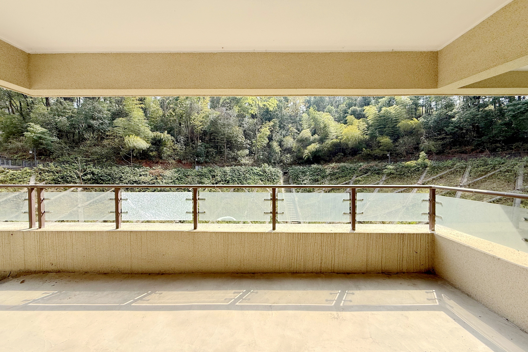 碧桂园御园  5室2厅3卫    158.8万 碧桂园御园  5室2厅3卫    158.8万阳台