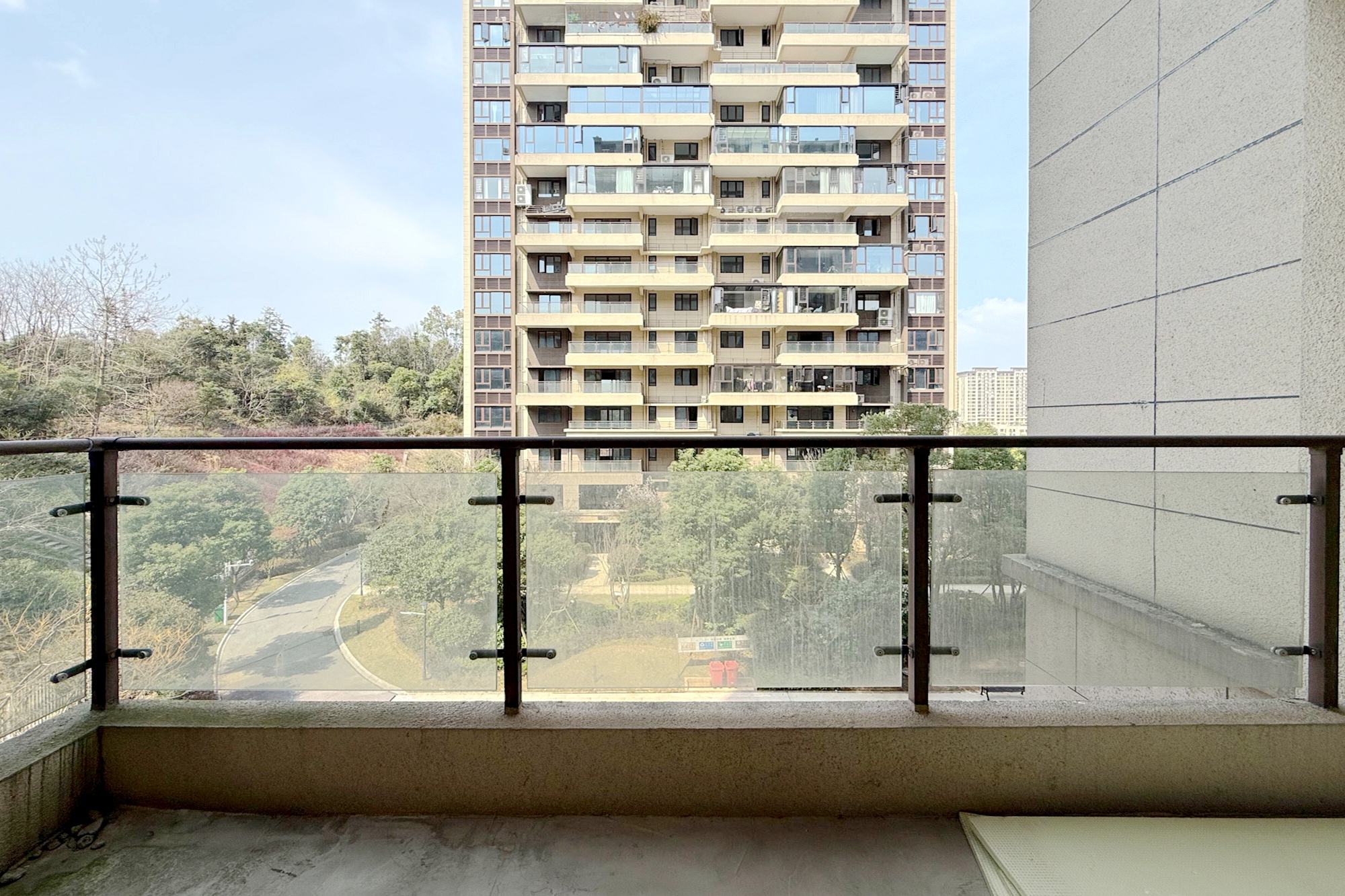 碧桂园御园  5室2厅3卫    158.8万 碧桂园御园  5室2厅3卫    158.8万阳台