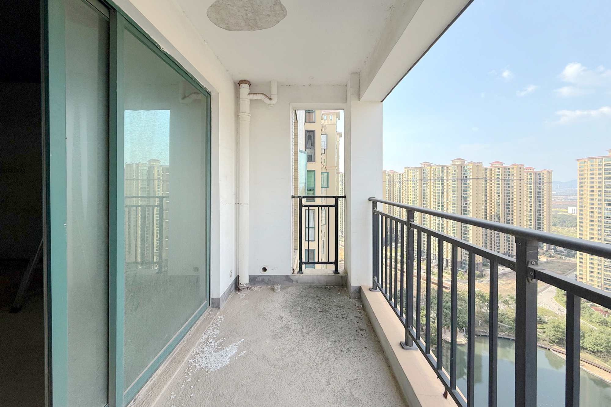 富基世纪公园 3室2厅2卫 55.0万 富基世纪公园 3室2厅2卫 55.0万阳台