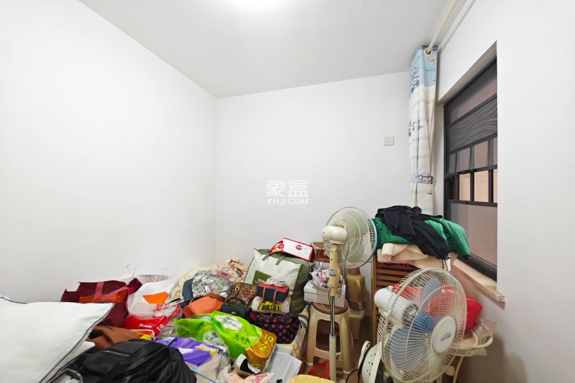 卓越蔚蓝城邦 3室3厅1卫 55.0万 卓越蔚蓝城邦 3室3厅1卫 55.0万卧室