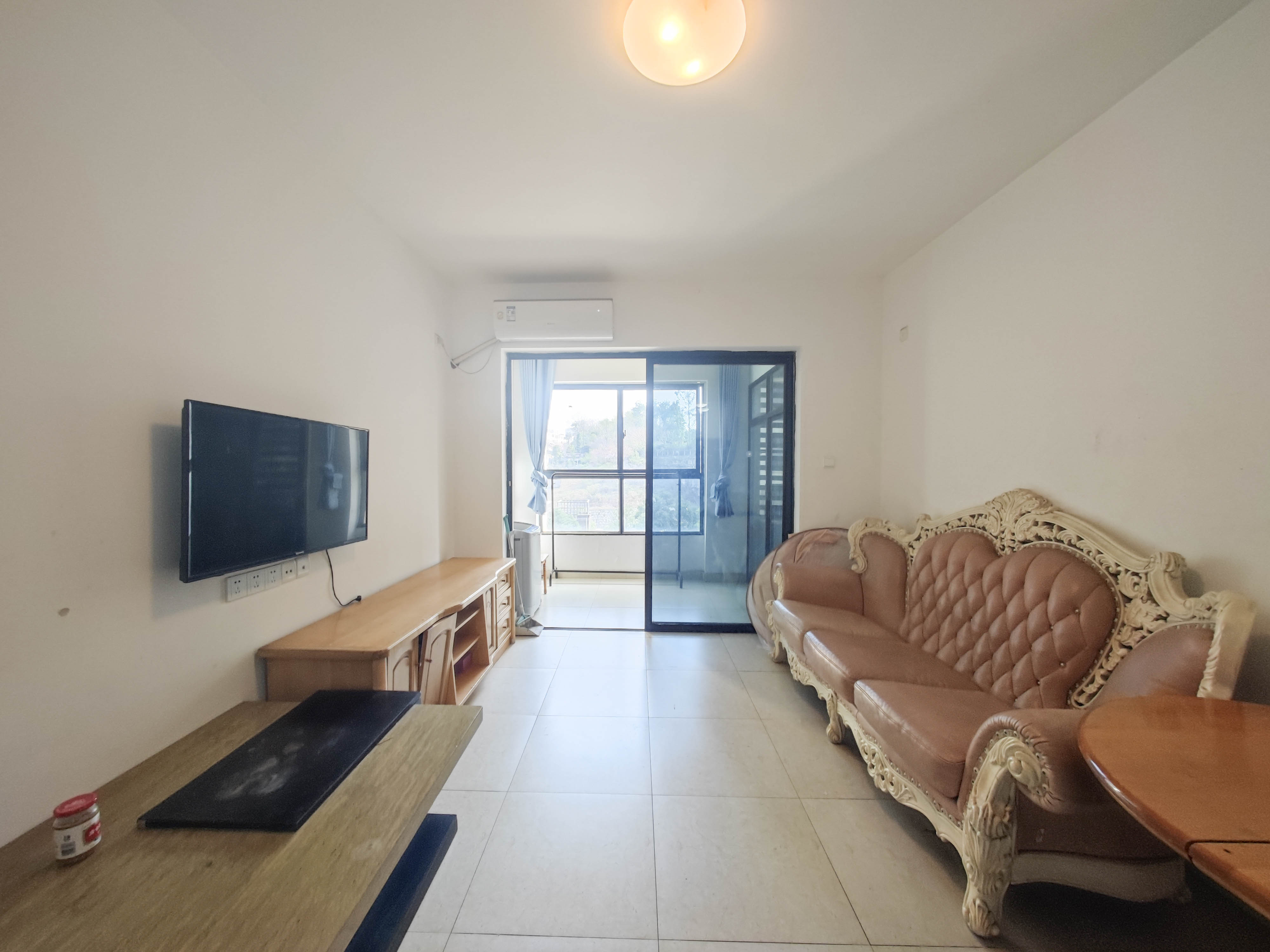 长房半岛蓝湾(观山月) 2室2厅1卫 68.0万 长房半岛蓝湾(观山月) 2室2厅1卫 68.0万客厅