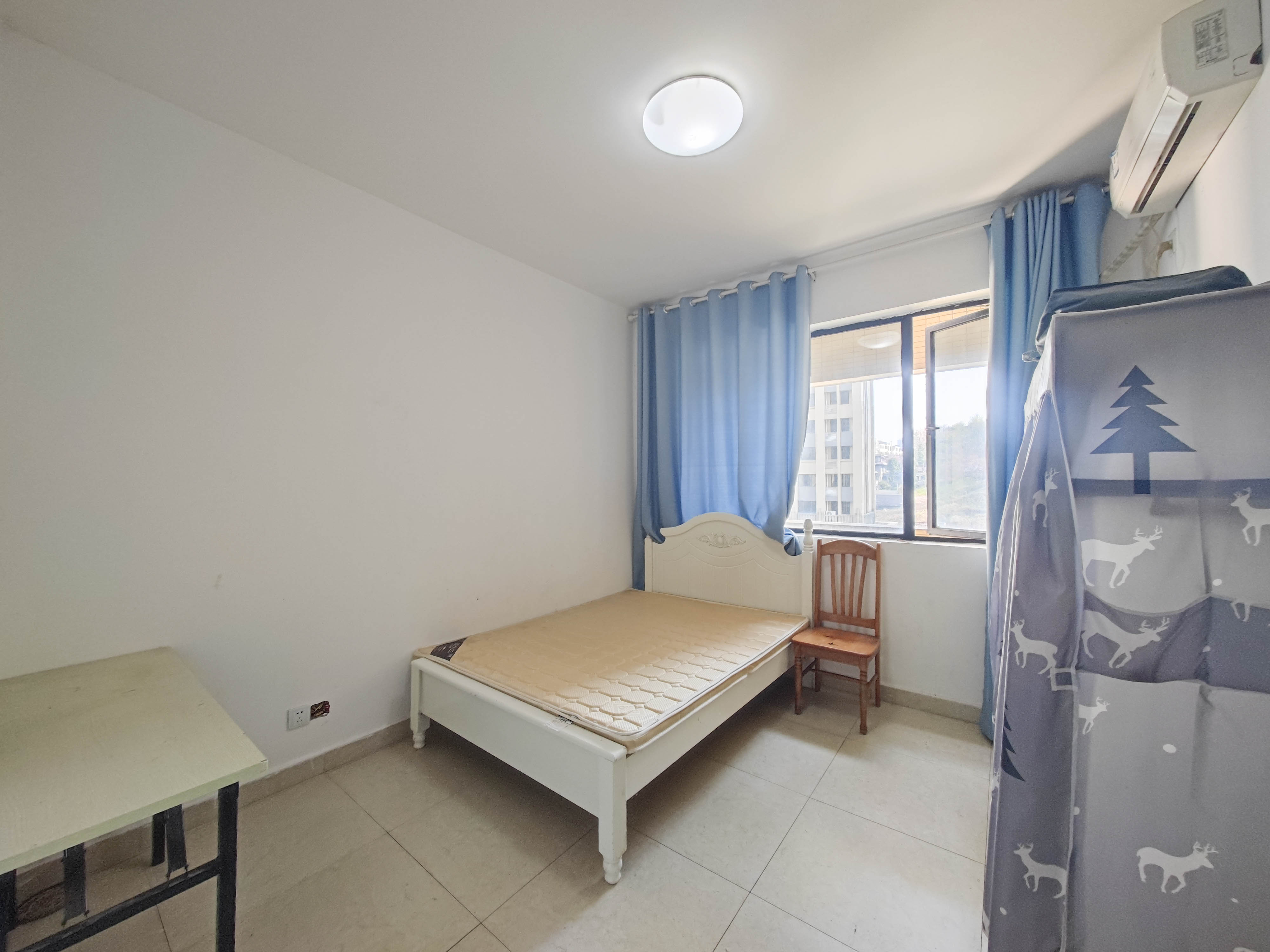 长房半岛蓝湾(观山月) 2室2厅1卫 68.0万 长房半岛蓝湾(观山月) 2室2厅1卫 68.0万卧室