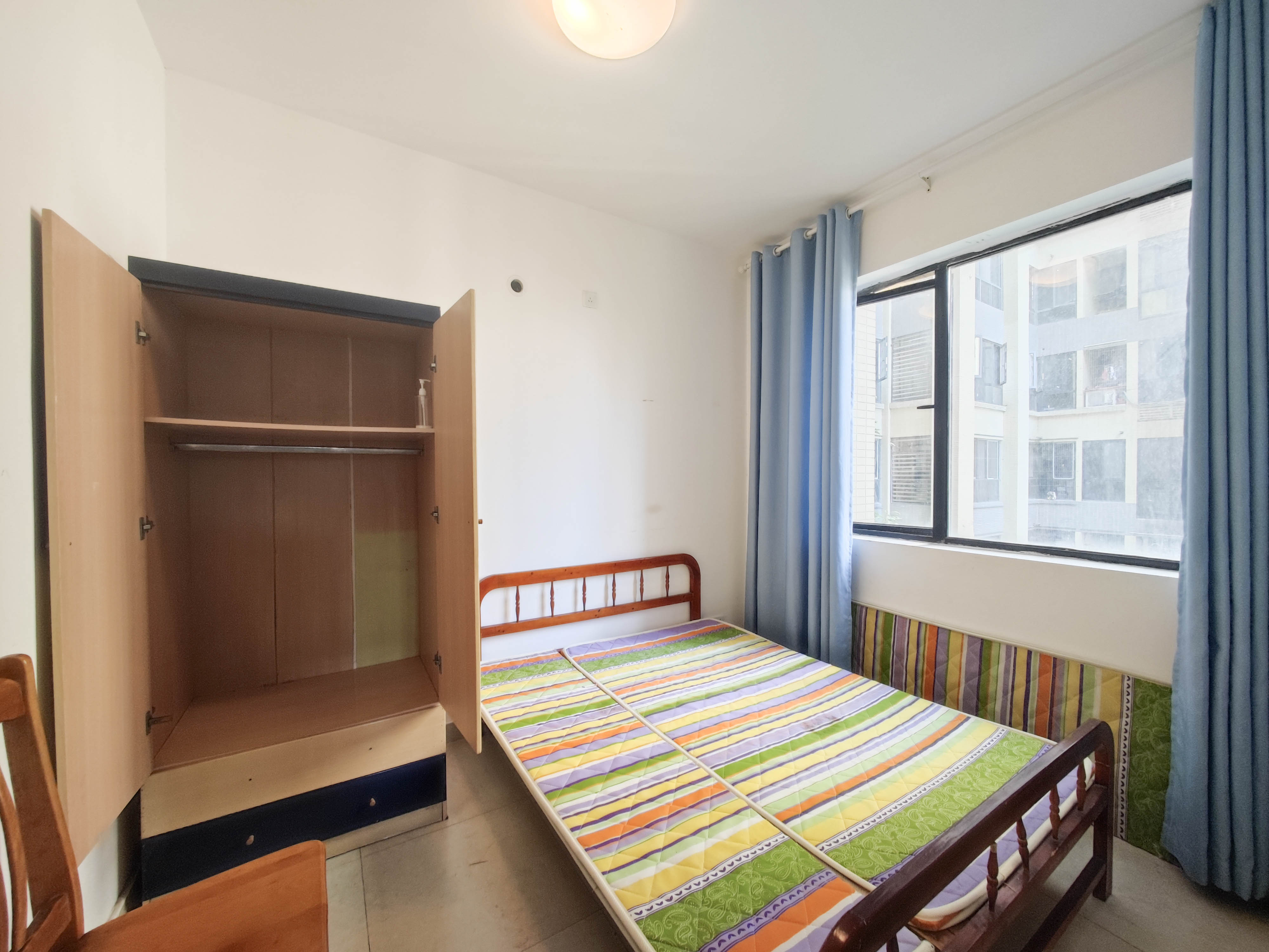 长房半岛蓝湾(观山月) 2室2厅1卫 68.0万 长房半岛蓝湾(观山月) 2室2厅1卫 68.0万卧室