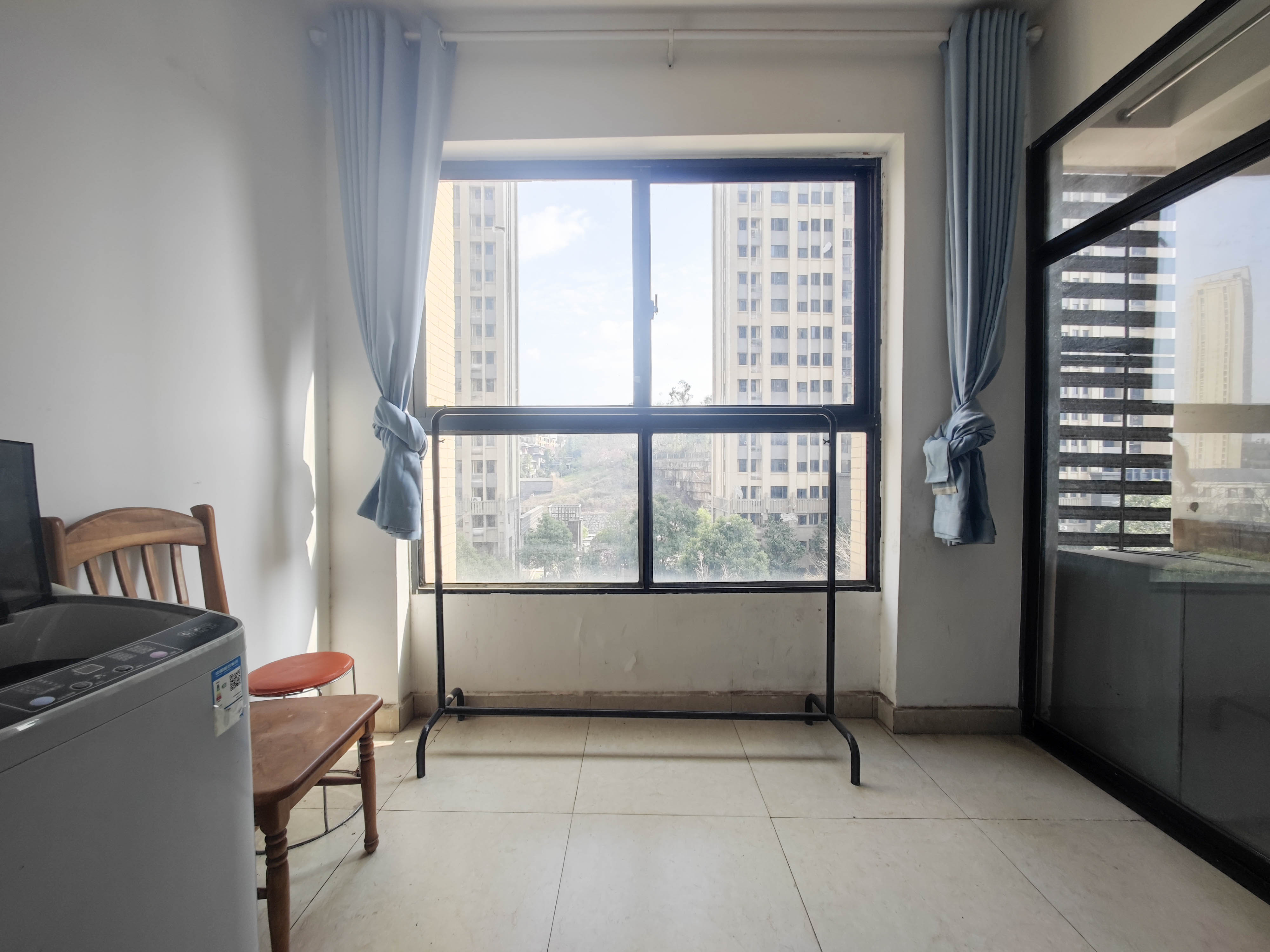 长房半岛蓝湾(观山月) 2室2厅1卫 68.0万 长房半岛蓝湾(观山月) 2室2厅1卫 68.0万阳台