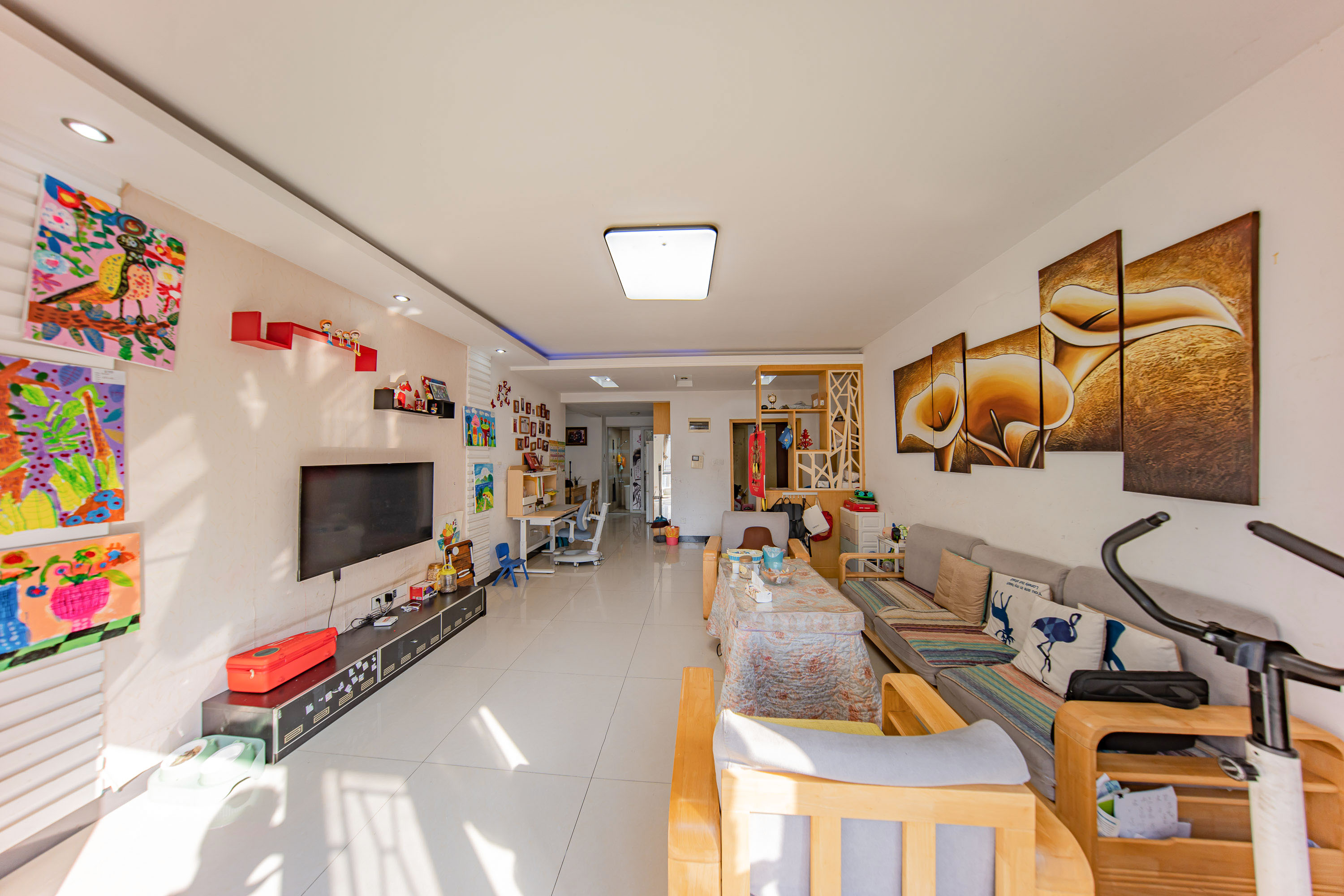 中建麓山和苑 4室2厅2卫 91.8万 中建麓山和苑 4室2厅2卫 91.8万客厅