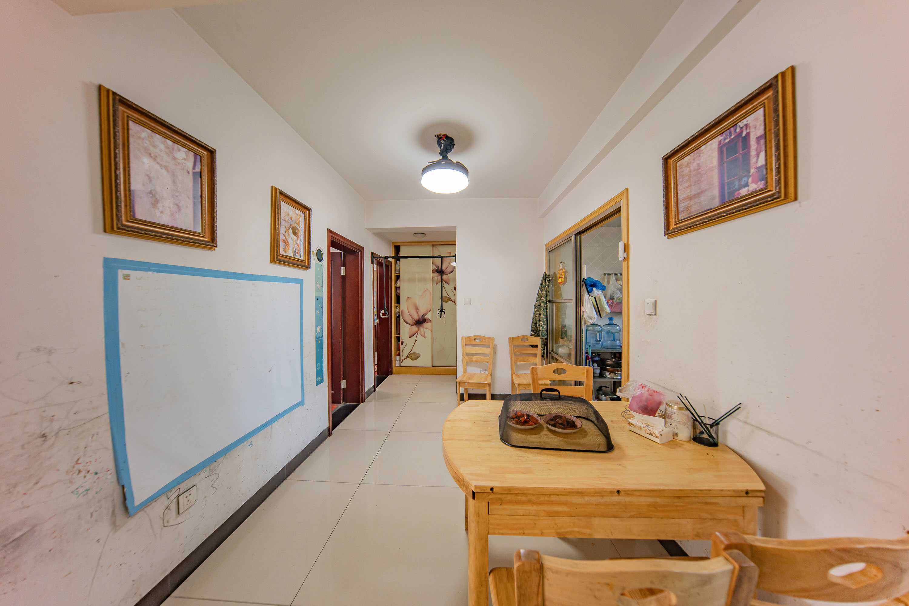 中建麓山和苑  4室2厅2卫    91.8万客厅